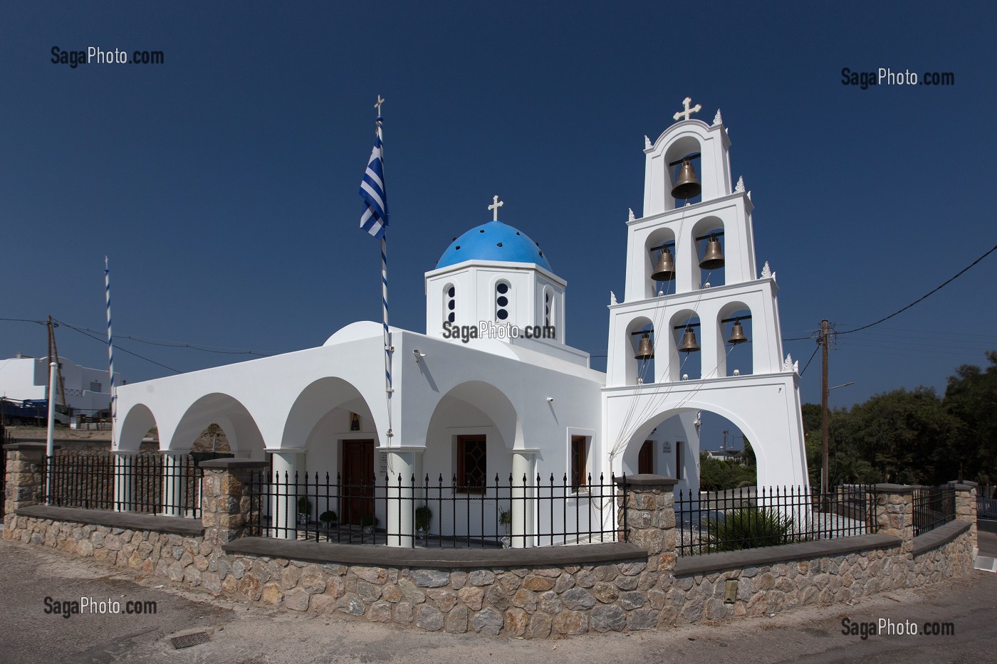 CHAPELLE ORTHODOXE ATYPIQUE, SANTORIN, ILE GRECQUE, RANDONNEE TYPIQUE ET ROMANTIQUE, GRECE 