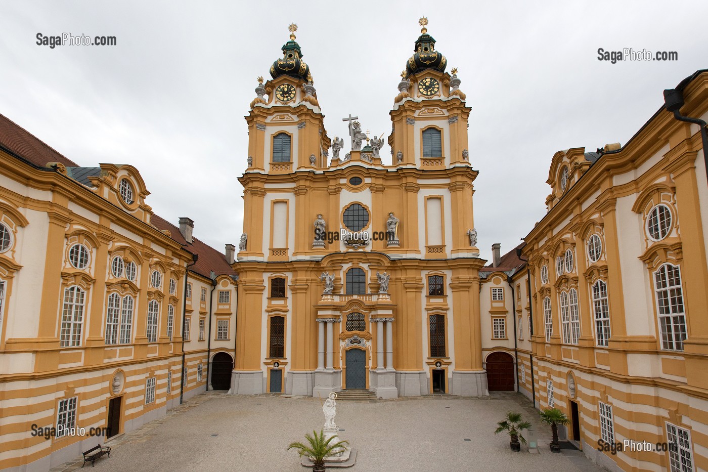 EGLISE ABBATIALE CONSACREE A SAINT-PIERRE ET SAINT-PAUL, ART BAROQUE, BASSE AUTRICHE, PLAINE DE LA WACHAU, VALLEE DU DANUBE, AUTRICHE 