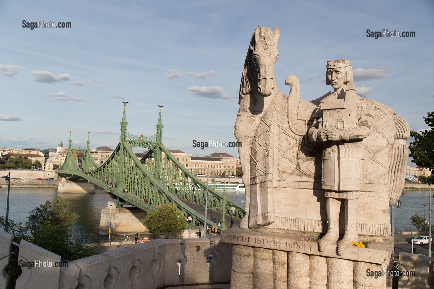 PONT DE LA LIBERTE, STATUE DE SAINT GELLERT, DANUBE, BUDAPEST, HONGRIE 