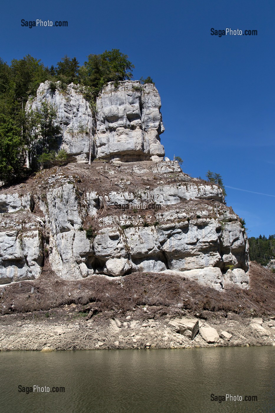 LE MONT AUX TROIS VISAGES, SUR LES PAS DE L'ORLOGEUR, REGION MORTEAU, PROMENADE FLUVIALE SUR LE DOUBS DE BESANCON A LA FRONTIERE SUISSE, (25) DOUBS, BOURGOGNE-FRANCHE-COMTE, FRANCE 