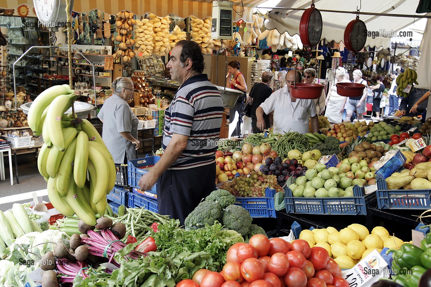 MARCHE AUX LEGUMES, HERAKLION, CRETE, GRECE 
