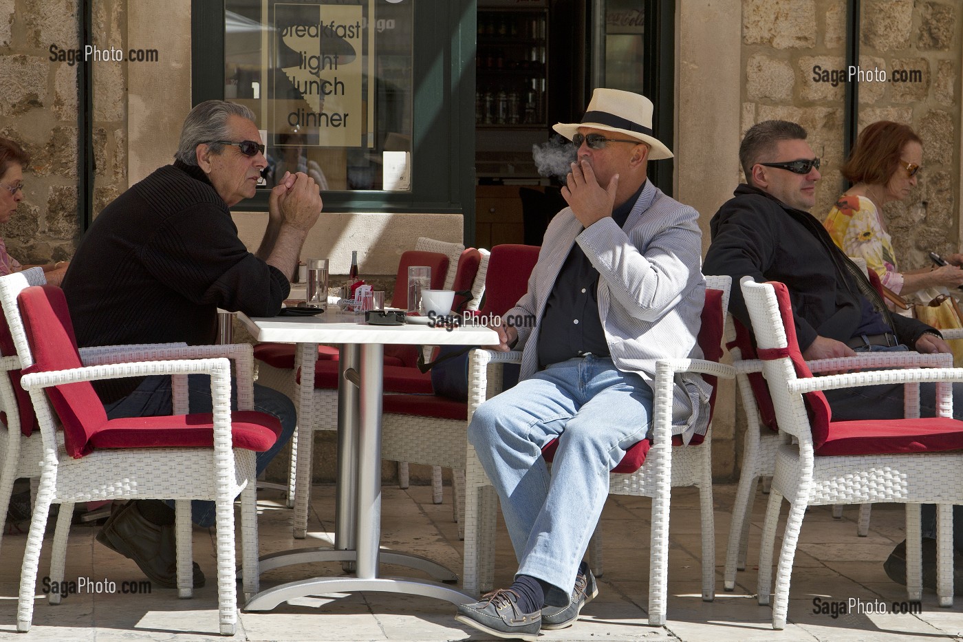 TERRASSE D'UN CAFE RESTAURANT, DUBROVNIK, DALMATIE, CROATIE, EUROPE 