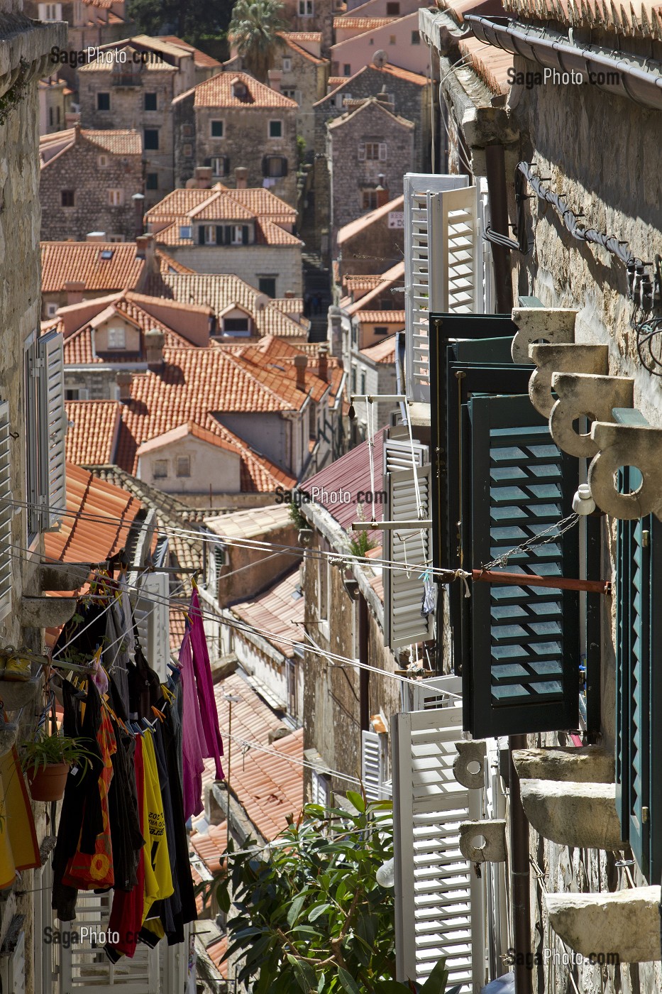 LINGE A SECHER ENTRE LES IMMEUBLES DE LA VIELLE VILLE, DUBROVNIK, DALMATIE, CROATIE, EUROPE 