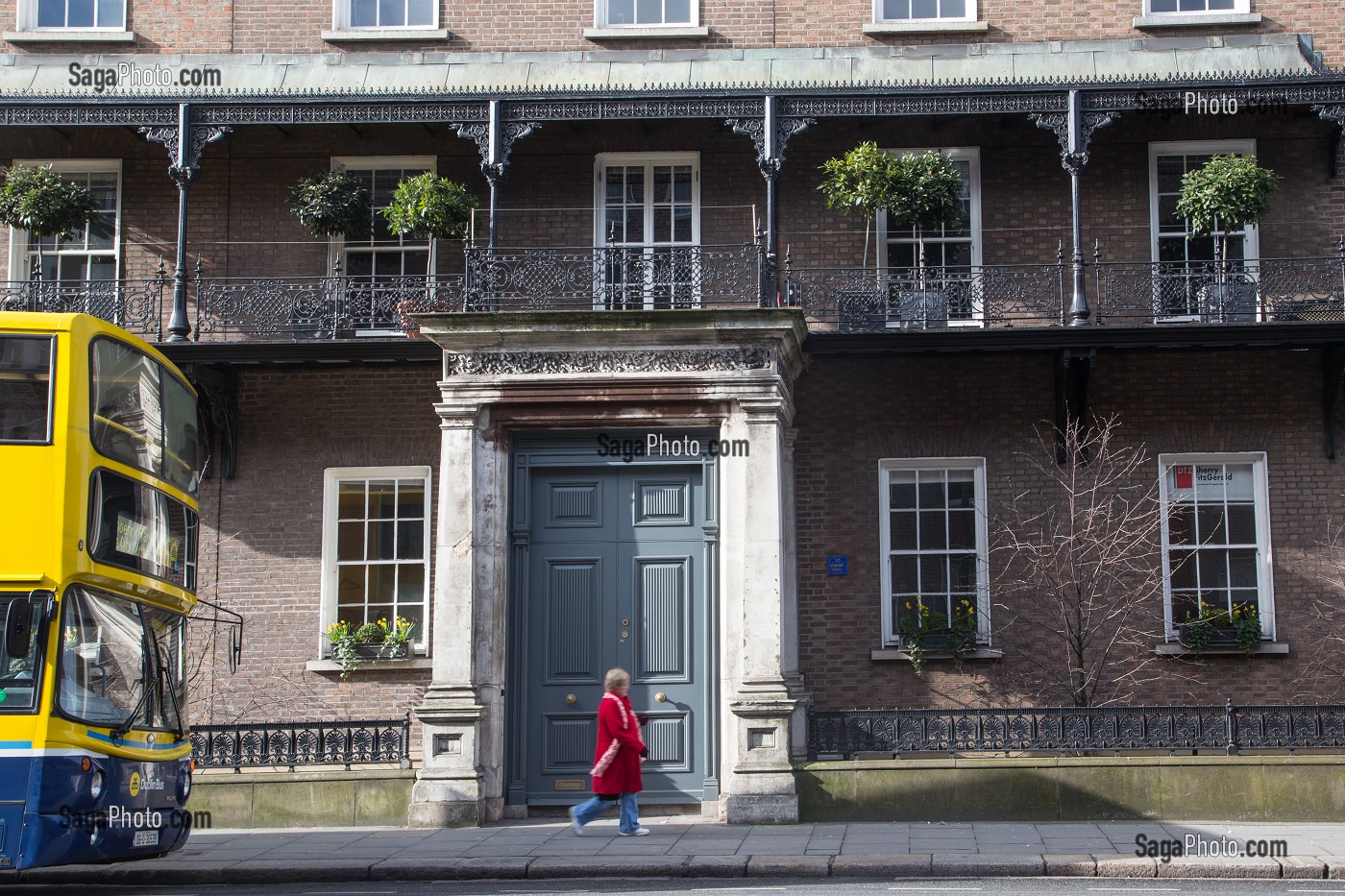 FACADE TYPIQUE DES IMMEUBLES IRLANDAIS SUR LESSON STREET LOWER, DUBLIN, IRLANDE 