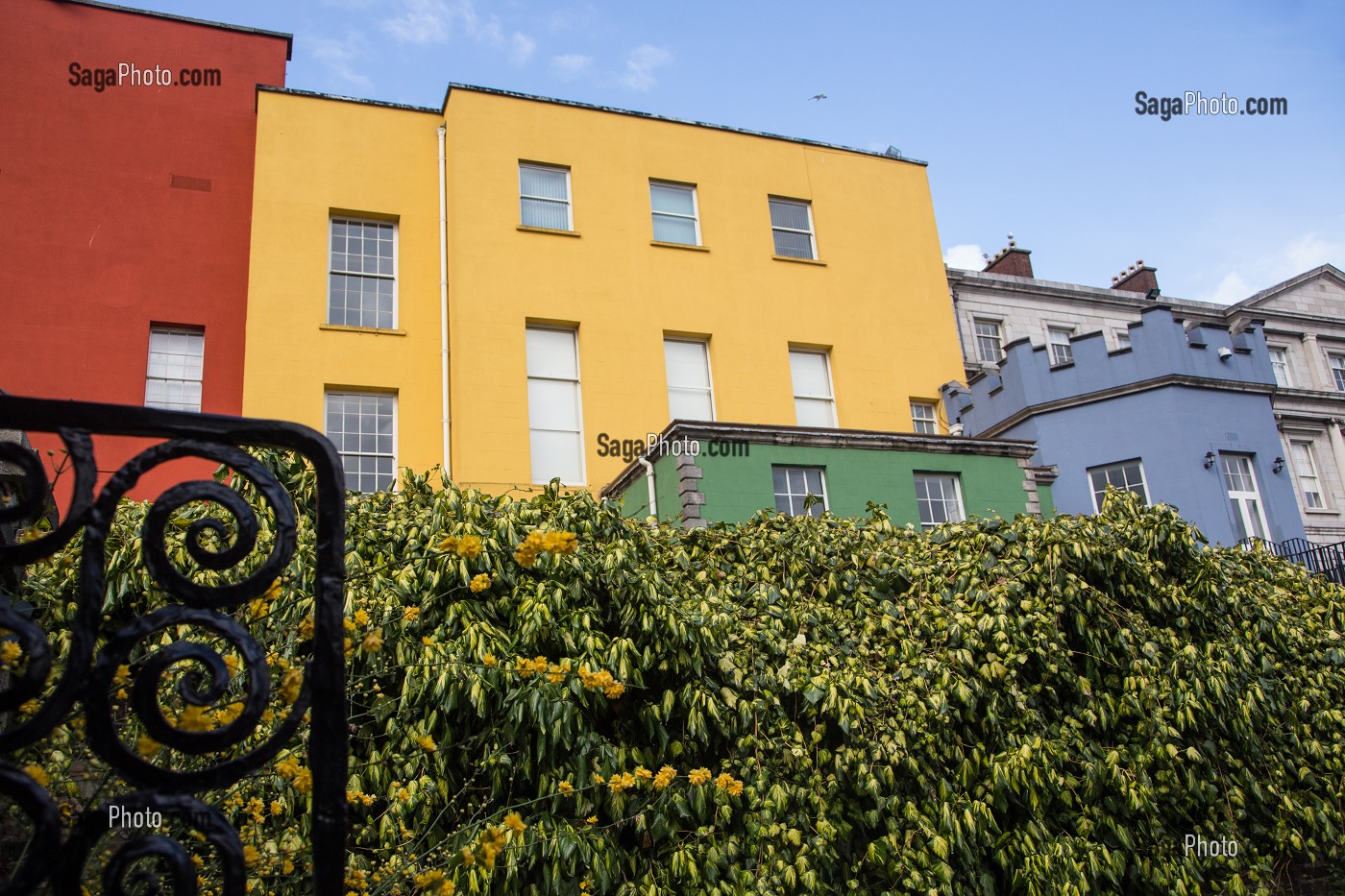 FACADES COLOREES DU CHATEAU DE DUBLIN, DUBLIN CASTLE, DUBLIN, IRLANDE 
