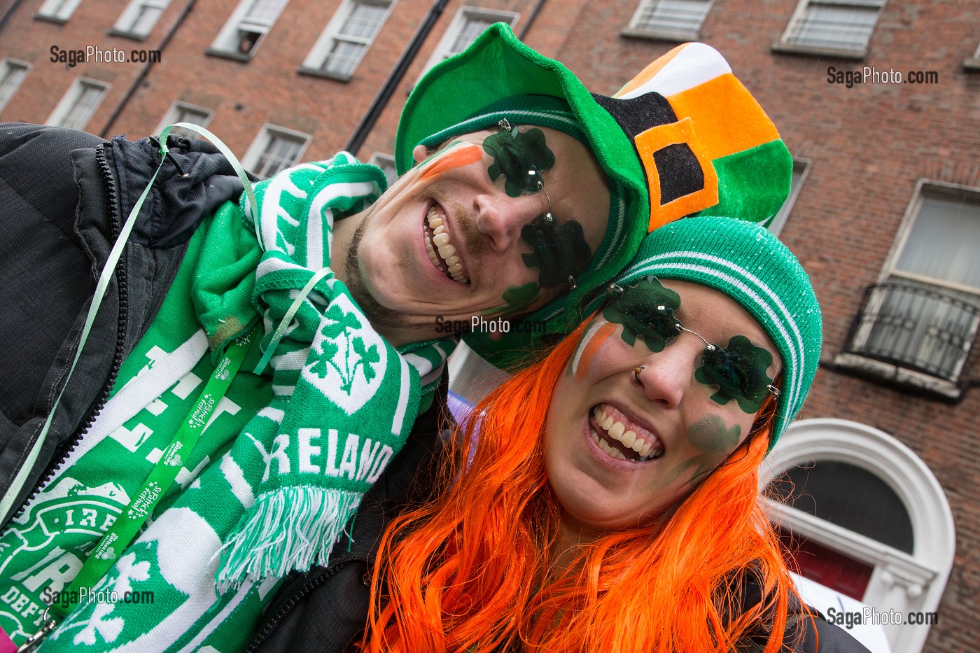 PORTRAITS DE PARTICIPANTS A LA PARADE AUX COULEURS VERTES DU TREFLE IRLANDAIS, FETE DE LA SAINT-PATRICK, SAINT PATRICK’S DAY, DUBLIN, IRLANDE 