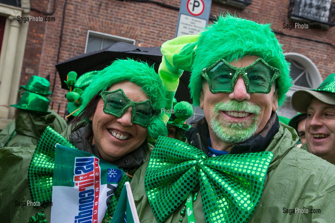 PORTRAITS DE PARTICIPANTS A LA PARADE AUX COULEURS VERTES DU TREFLE IRLANDAIS, FETE DE LA SAINT-PATRICK, SAINT PATRICK’S DAY, DUBLIN, IRLANDE 