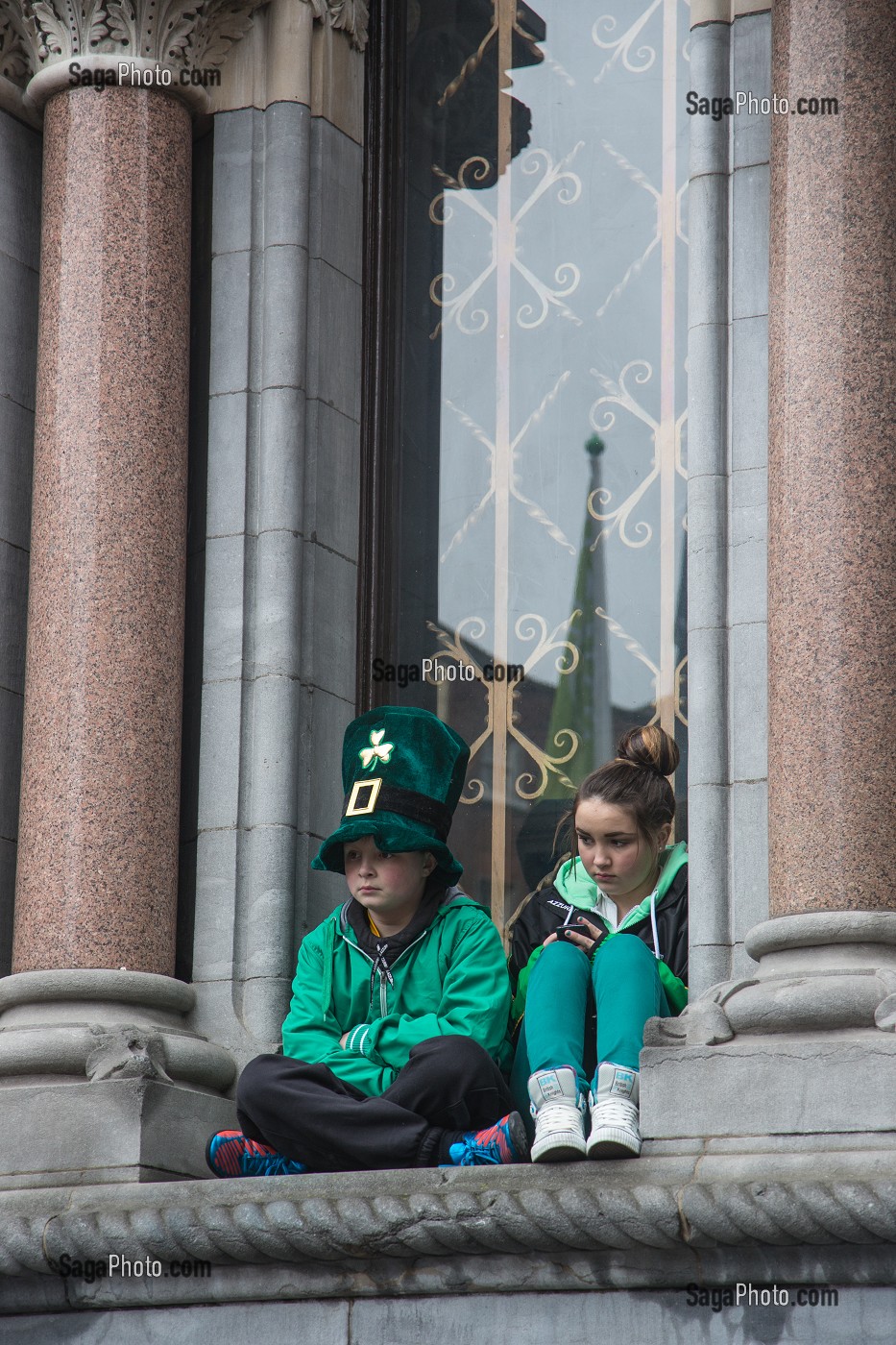 ENFANTS COSTUMES AUX COULEURS DU PAYS, FETE DE LA SAINT-PATRICK, SAINT PATRICK’S DAY, DUBLIN, IRLANDE 