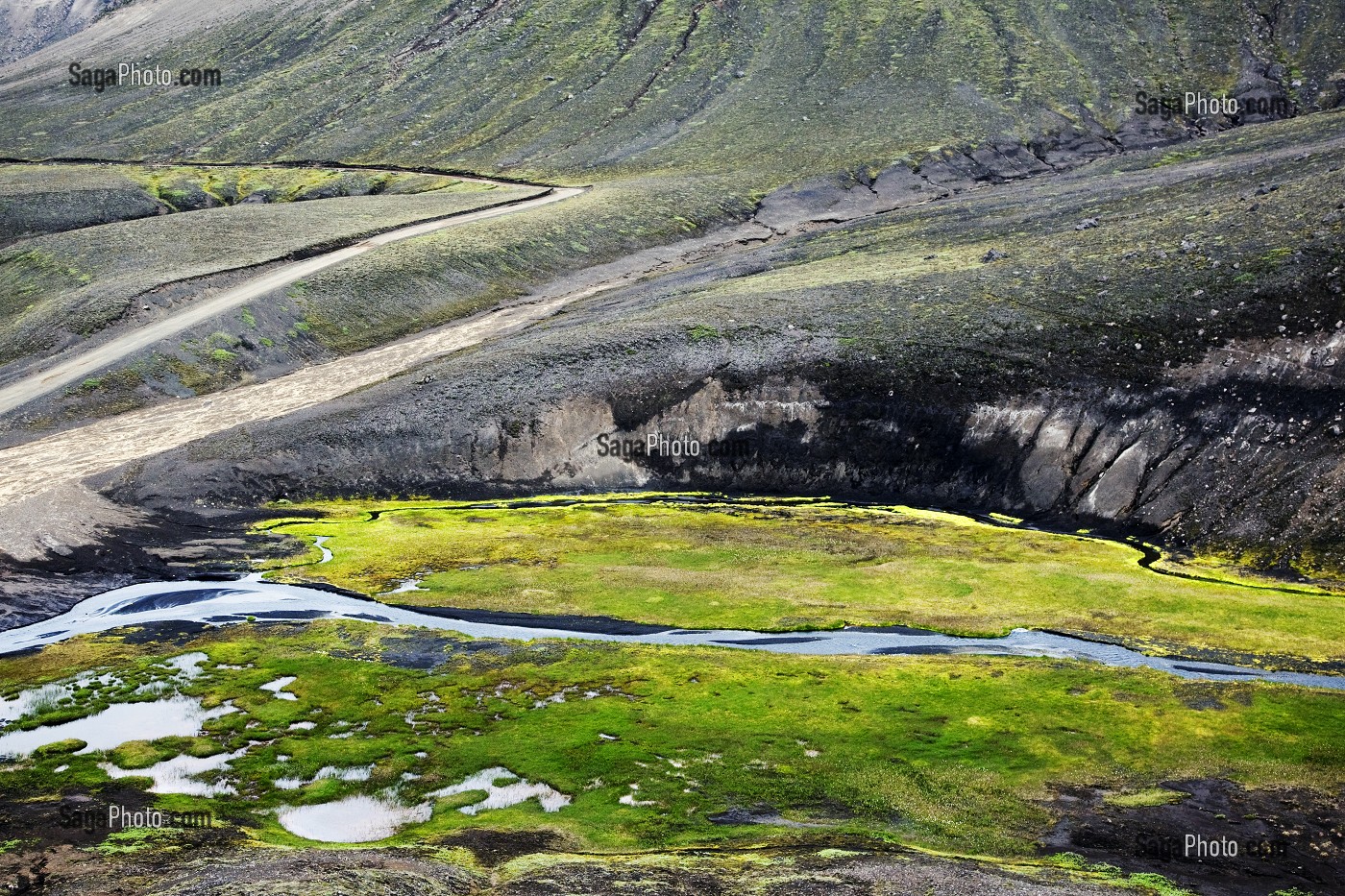 FAILLE DE L'ELDGJA, REGION MONTAGNEUSE DE FJALLABAK QUI ENGLOBE LE LANDMANNALAUGAR ET SES ALENTOURS, AU SUD DU PAYS. LES 47 000 HECTARES DU FJALLABAK ONT ETE CLASSES RESERVE NATURELLE EN 1979, HAUTES TERRES D’ISLANDE, EUROPE 