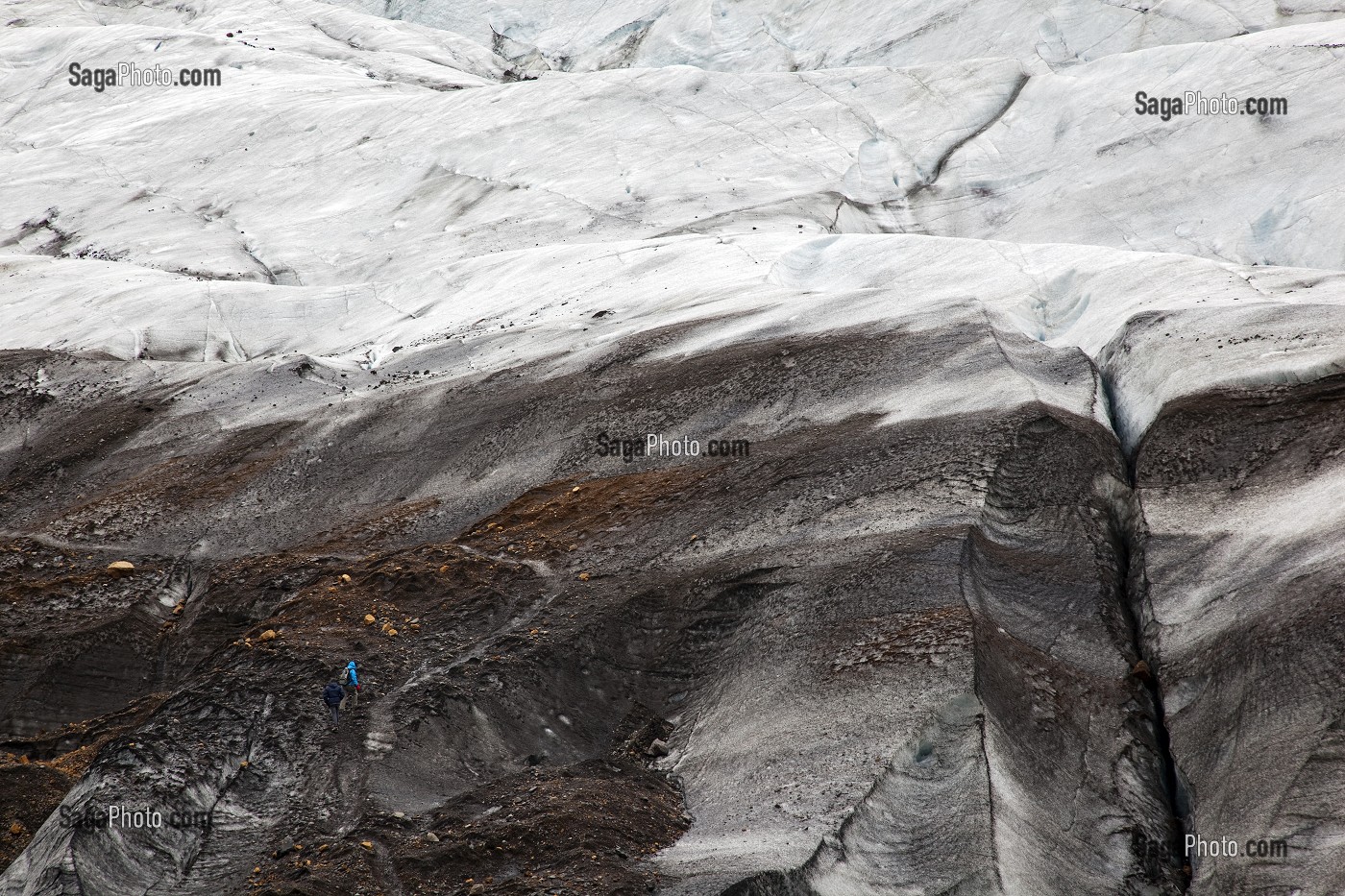 GLACIER SVINAFELLSJOKULL, PROLONGEMENT DE L'IMMENSE VATNAJOKULL, EST UNE DES DEUX LANGUES GLACIAIRES VISIBLE DU PARC NATUREL DE SKAFTAFELL, ISLANDE, EUROPE 