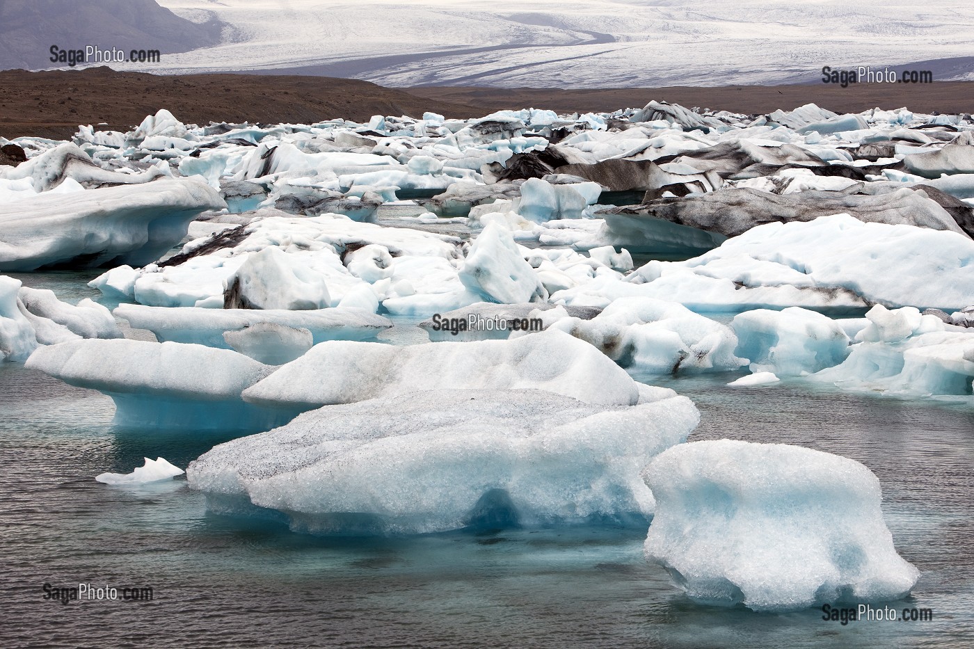 ICEBERGS SUR LE LAC JOKULSARLON, PROLONGEMENT DU GLACIER VATNAJOKULL OU GLACIER DES EAUX, LA PLUS GRANDE CALOTTE GLACIAIRE D'ISLANDE, VOIRE D'EUROPE 