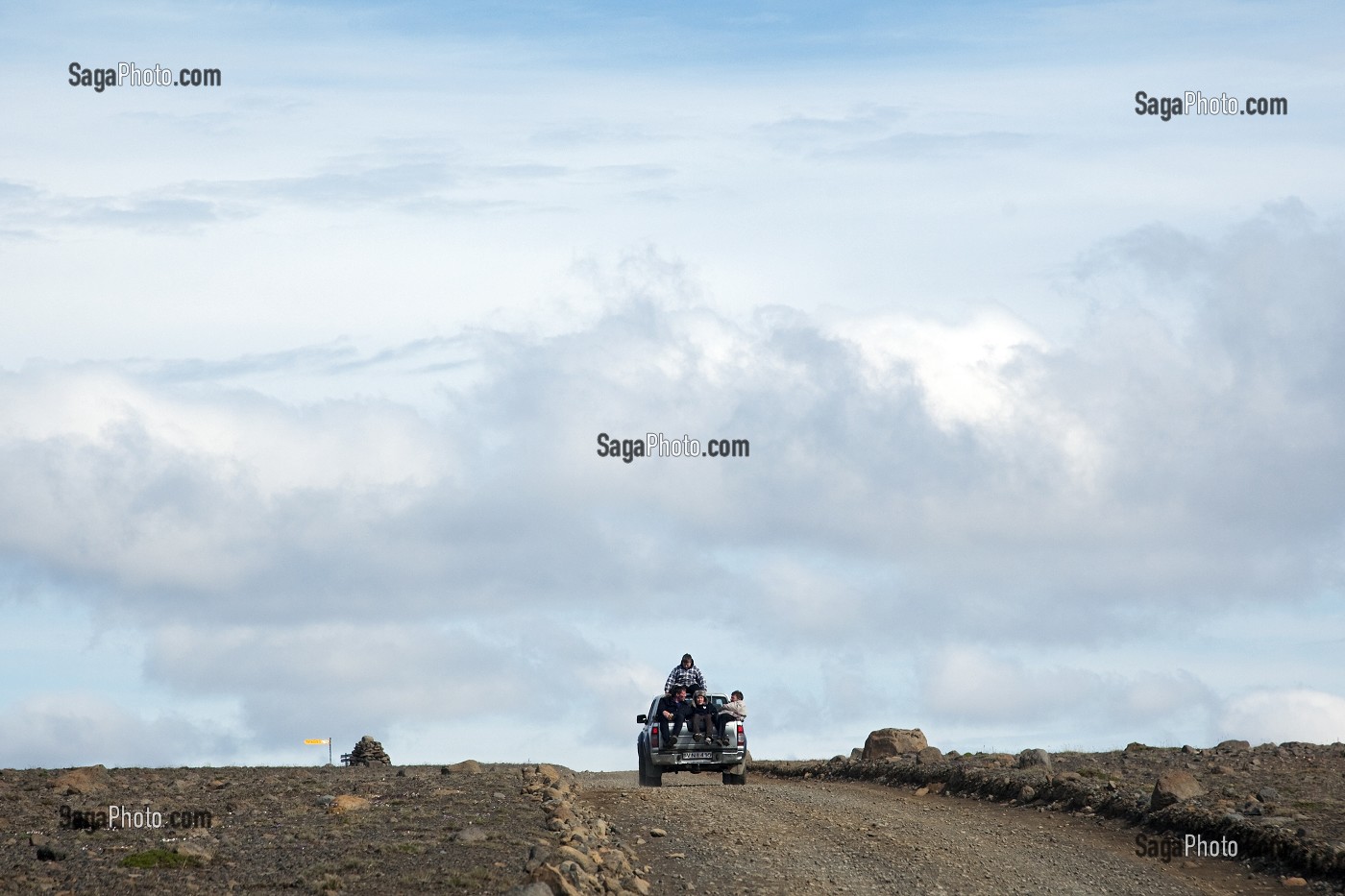 VEHICULE 4X4 SUR LES PISTES DES MONTS KERLINGARFJOLL SITUES PRES DE LA ROUTE F35 DE KJOLUR, HAUTES TERRES D’ISLANDE, EUROPE 