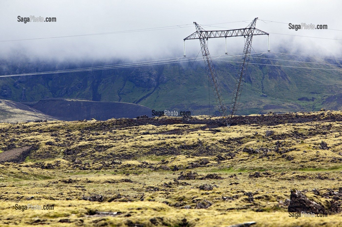 PYLONE ELECTRIQUE AUX ENVIRONS DE LA CENTRALE GEOTHERMIQUE DE HELLISHEIDI, LA DEUXIEME PLUS GRANDE CENTRALE DU MONDE, SITUEE AU MONT HENGILL, SUD-OUEST DE L'ISLANDE, EUROPE 