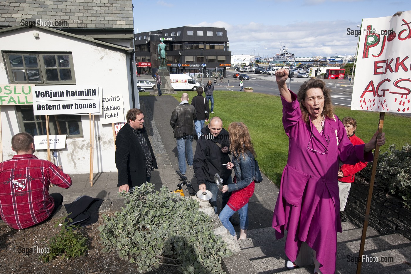 MANIFESTATION CONTRE LES EXPULSIONS DUES A LA CRISE ECONOMIQUE AUTOUR DE LA MAISON DU GOUVERNEMENT, REYKJAVIK, ISLANDE, EUROPE 