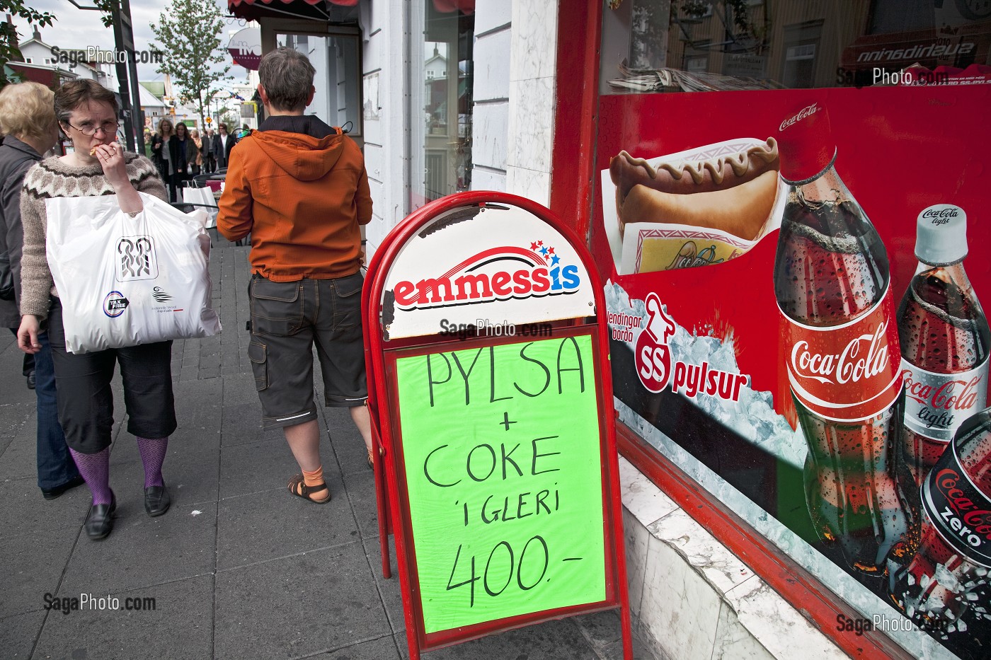 FAST-FOOD DANS UNE RUE COMMERCANTE DE LA CAPITALE REYKJAVIK, ISLANDE, EUROPE 