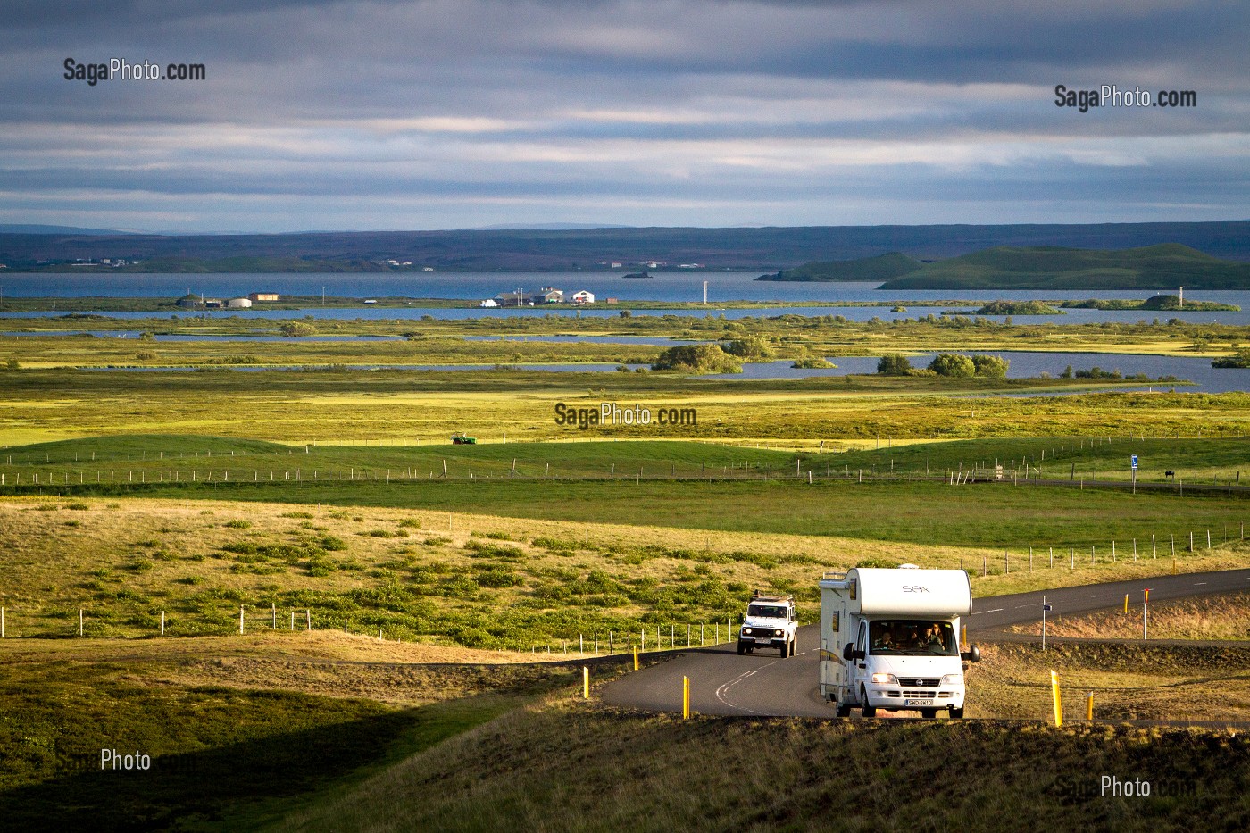 TOURISME DANS LES PAYSAGES VOLCANIQUES D’ISLANDE, EUROPE 