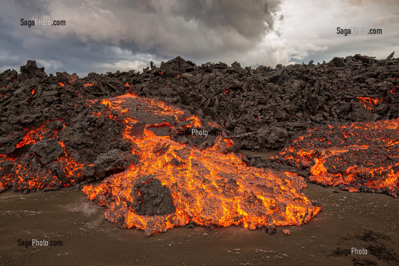 ERUPTION DU VOLCAN HOLUHRAUN, ISLANDE 