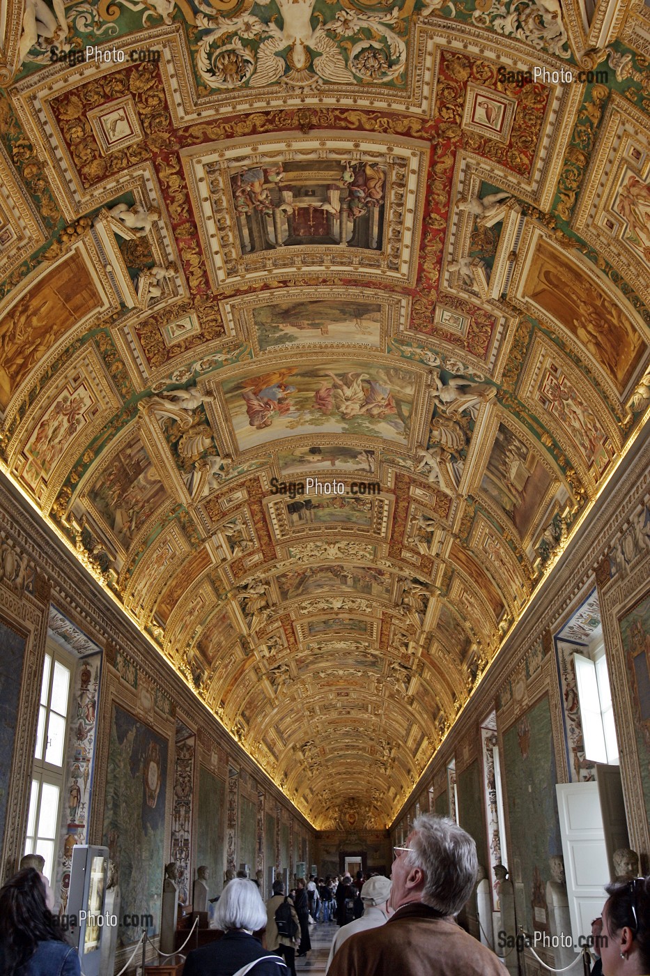 photo de GALERIE DES CARTES DANS LE MUSEE DU VATICAN ROME, ITALIE