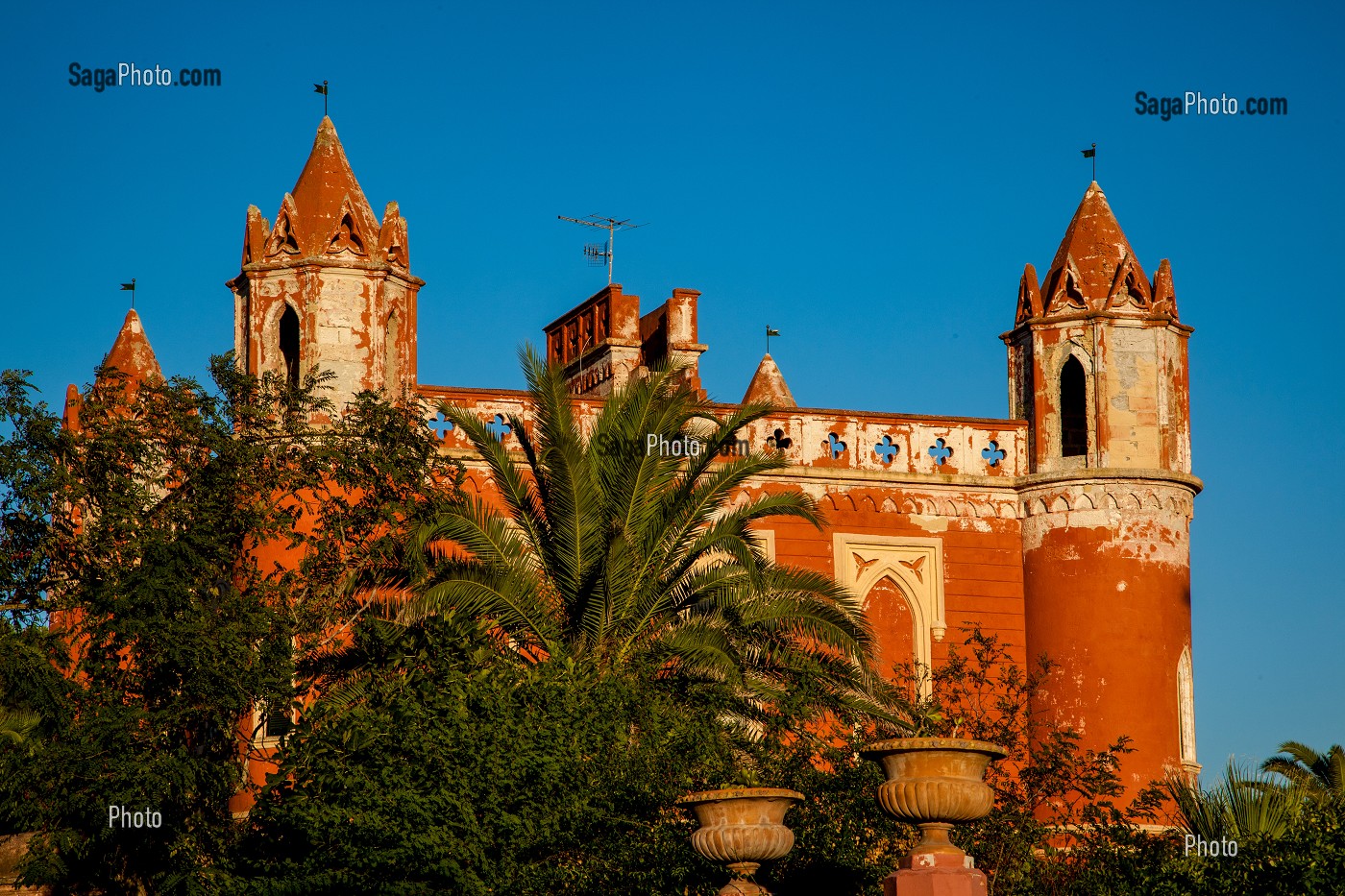 VILLA MELLACQUA, CONSTRUITE AU 19EME SIECLE A SANTA MARIA DI LEUCA, LES POUILLES, ITALIE 