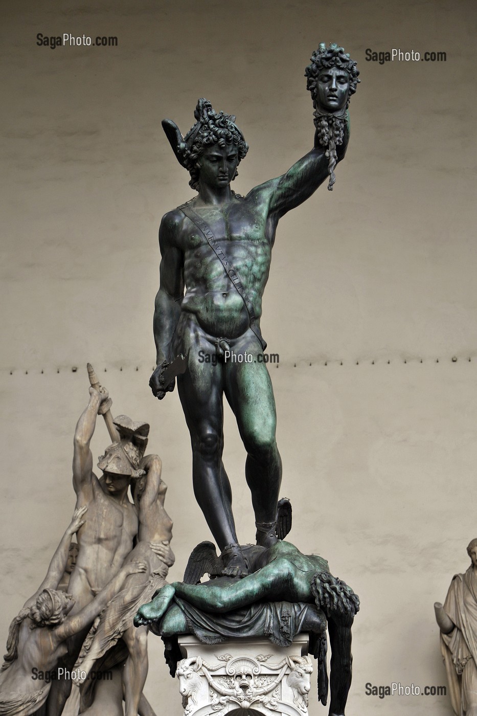 PERSEE DE BENVENUTO CELLINI, STATUE EN BRONZE, STATUES DE LA LOGGIA DEI LANZI DEVANT LE PALAZZO VECCHIO, PIAZZA DELLA SIGNORIA, FLORENCE, TOSCANE, ITALIE 
