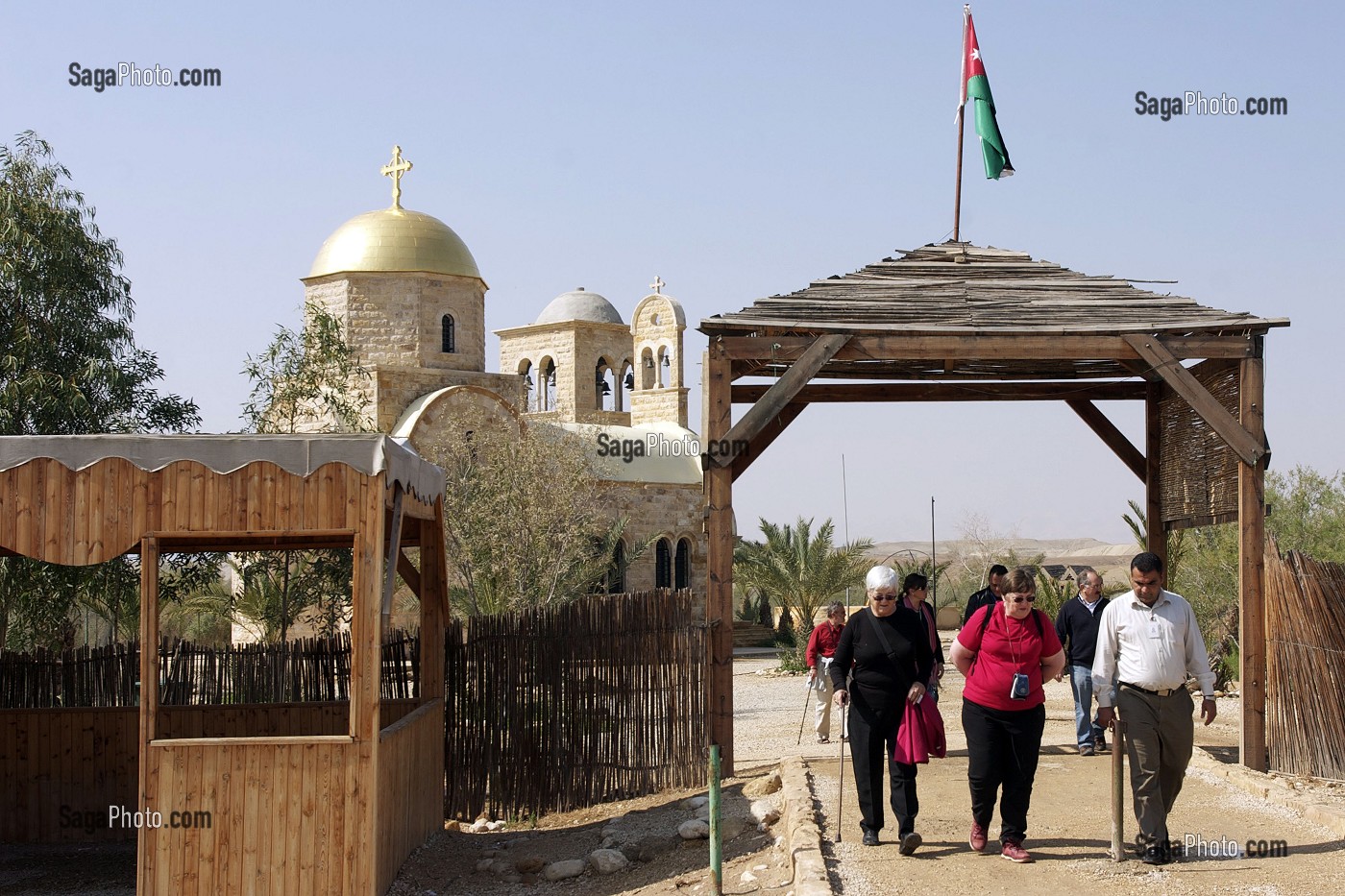 ENTREE DU SITE DE BETHANIE, EGLISE ORTHODOXE GRECQUE CONSTRUITE EN 2003 SUR LE SITE DE BETHANIE, LIEU DE BAPTEME DU CHRIST PAR SAINT-JEAN BAPTISTE, BAPTISM SITE, EL-MAGHTAS, WADI KHARRAR, REGION DE LA MER MORTE, JORDANIE 