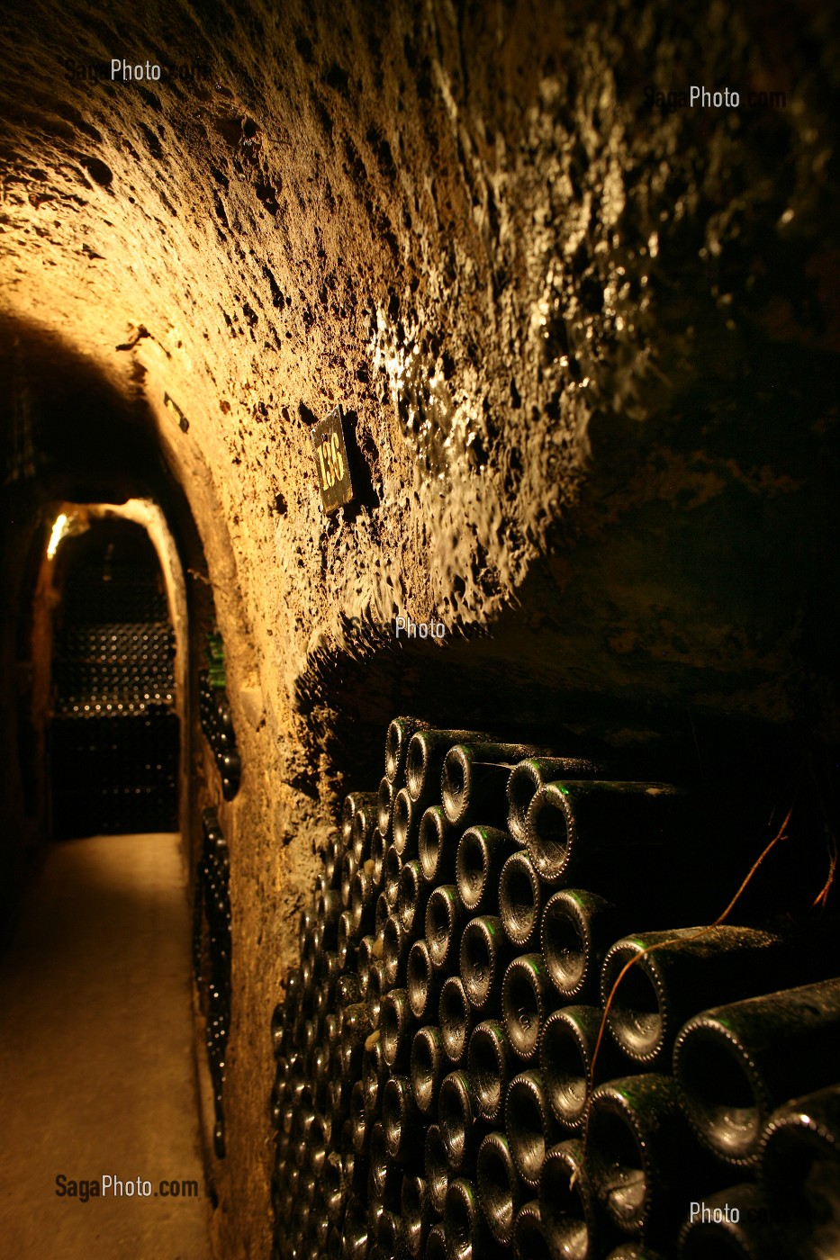 CAVES DU CHATEAU KSARA, PLAINE DE LA BEKAA, LIBAN 