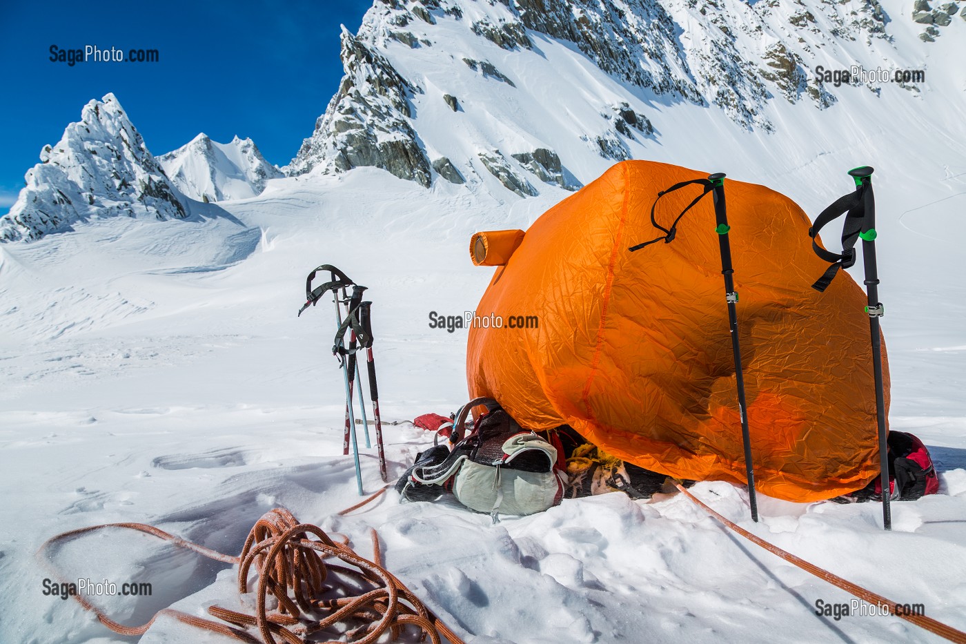 ALPINISME EN HAUTE MONTAGNE, MASSIF DU MONT-BLANC, CHAMONIX-MONT-BLANC, HAUTE-SAVOIE (74), FRANCE 