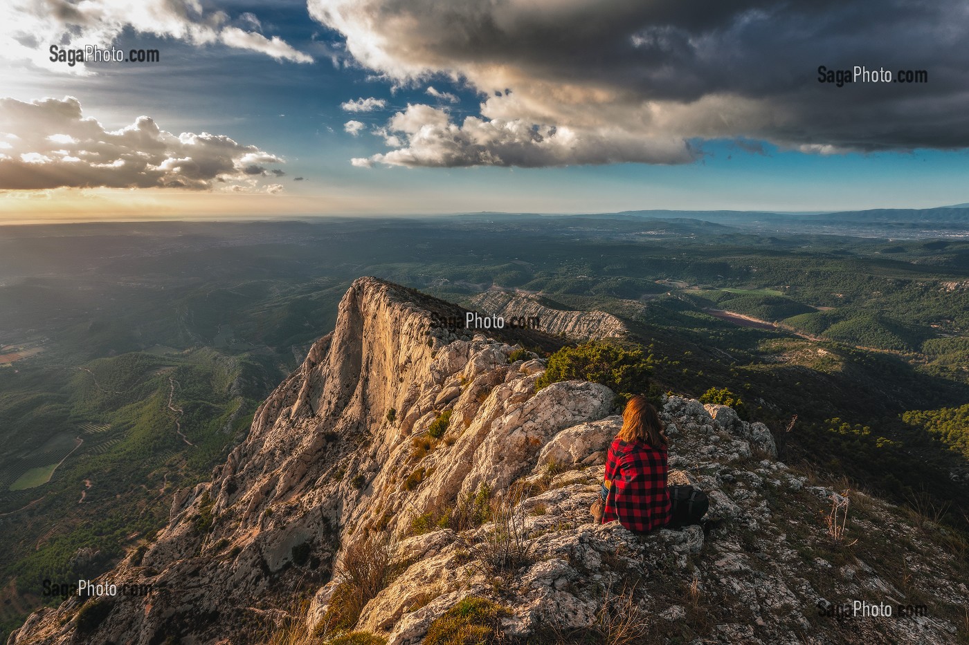 PANORAMA DU SOMMET DE LA MONTAGNE SAINTE-VICTOIRE, AIX-EN-PROVENCE, BOUCHES-DU-RHONE (13), PROVENCE-ALPES-COTE D'AZUR, FRANCE 