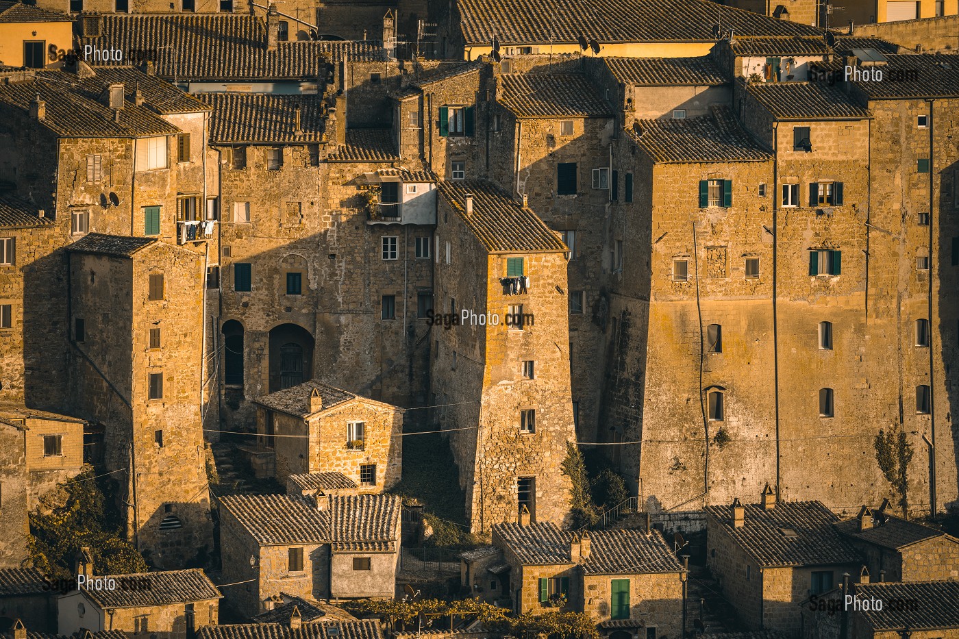 MAISONS ANCIENNES DE LA VILLE DE SORANO, TOSCANE, ITALIE 