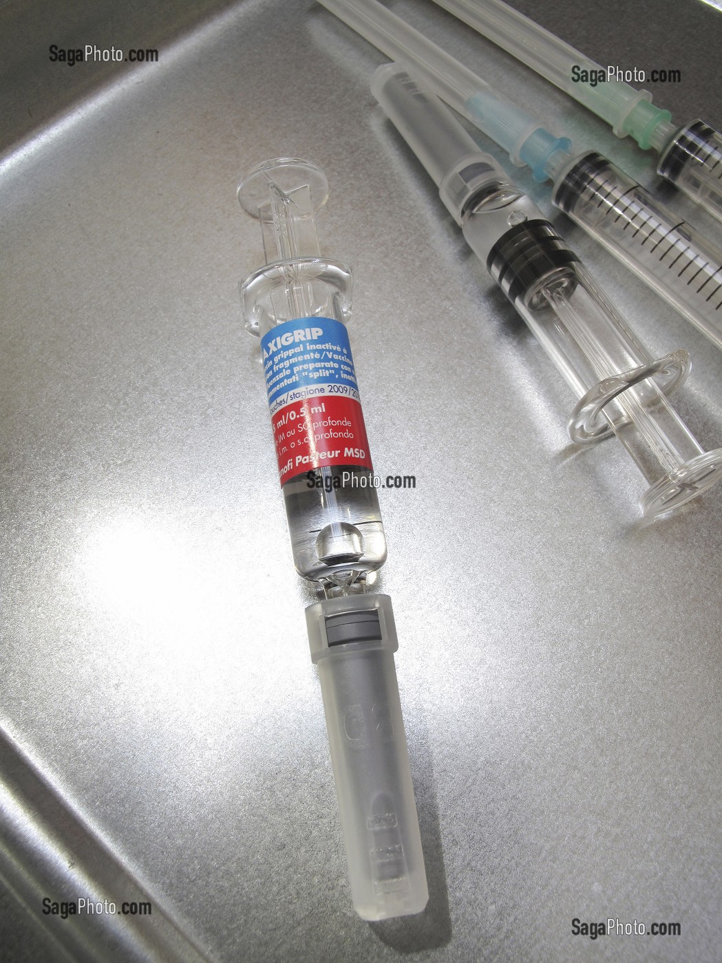VACCIN CONTRE LA GRIPPE SAISONNIERE SUR UN PLATEAU STERILE 