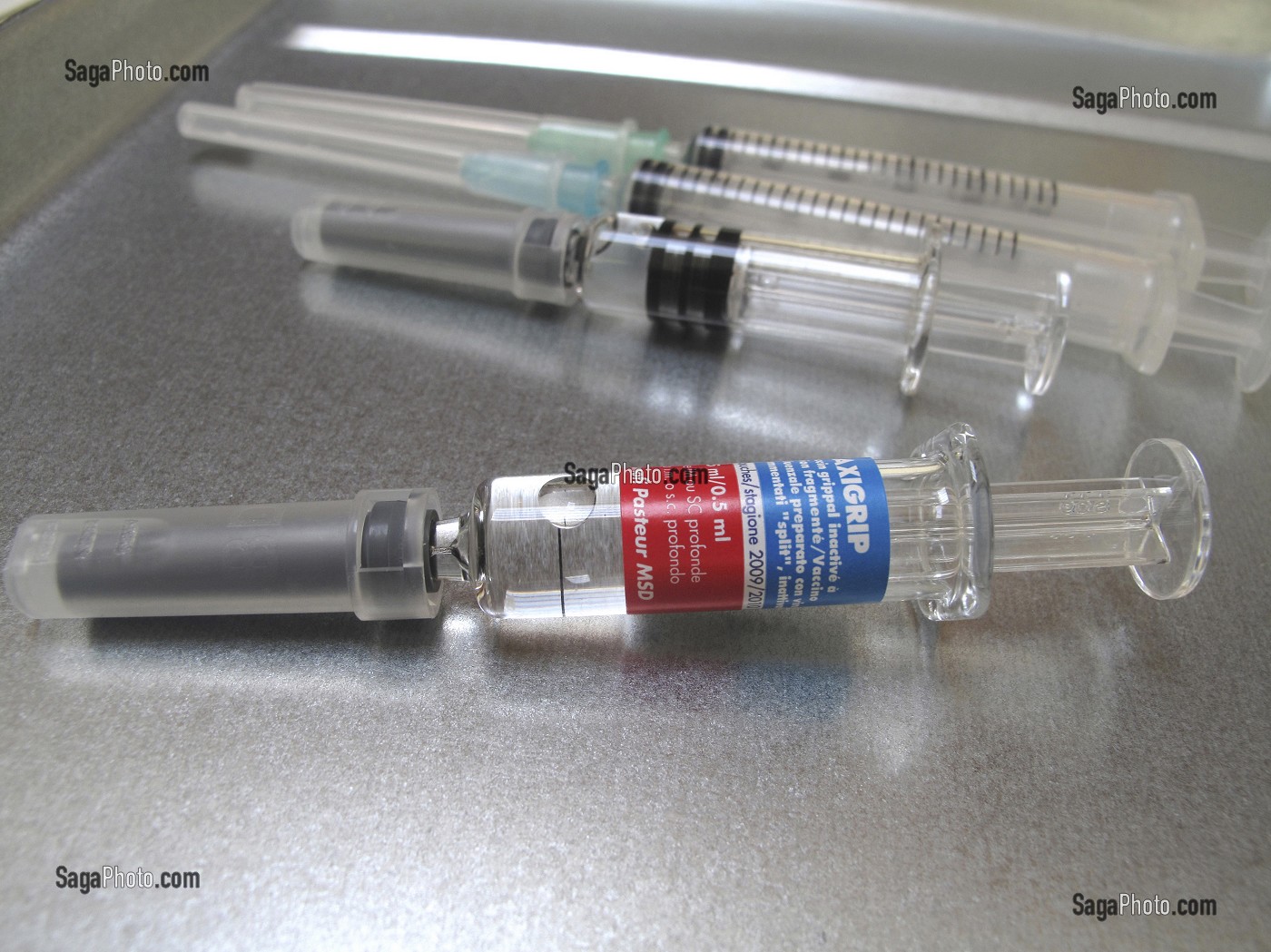 VACCIN CONTRE LA GRIPPE SAISONNIERE SUR UN PLATEAU STERILE 