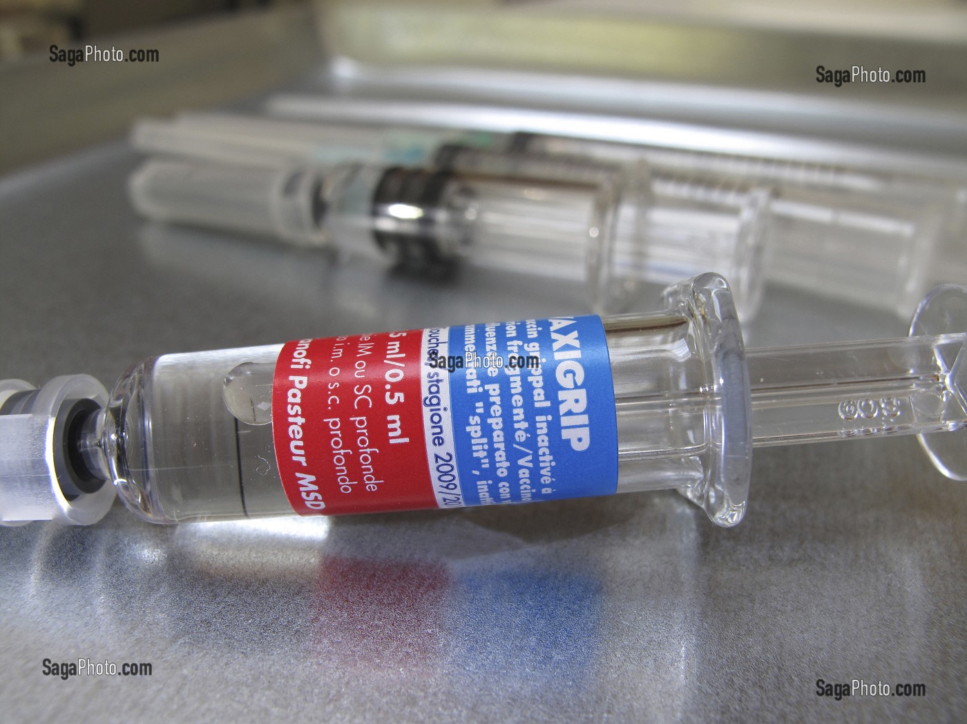 VACCIN CONTRE LA GRIPPE SAISONNIERE SUR UN PLATEAU STERILE 