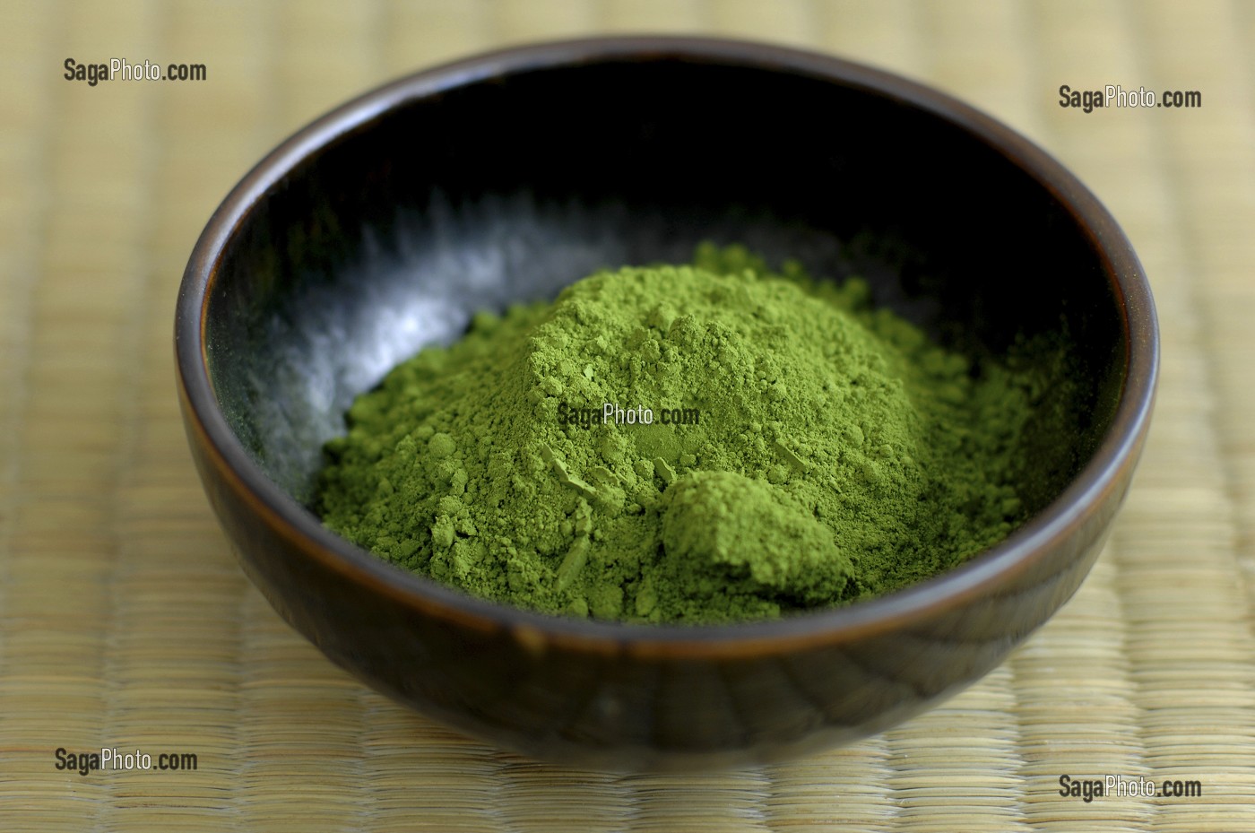 THE VERT JAPONAIS EN POUDRE (MATCHA), UTILISE LORS DE LA CEREMONIE TRADITIONNELLE DU THE MAIS AUSSI POUR PARFUMER LA CUISINE JAPONAISE, JAPON, ASIE 