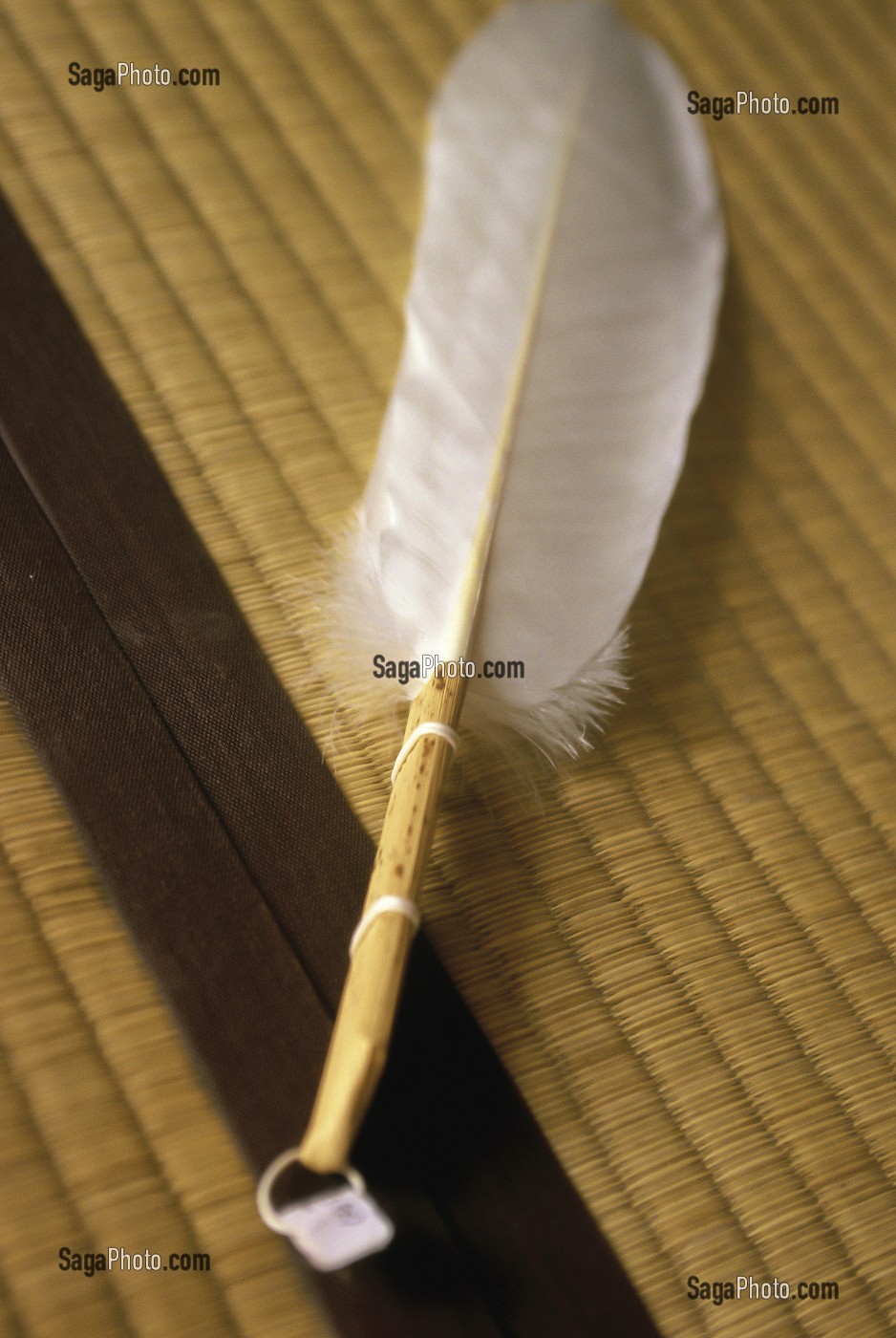 BALAI DE PLUME, USTENSILE POUR NETTOYER LA CENDRE AUTOUR DU FOYER (RO) LORS DE LA CEREMONIE TRADITIONNELLE DU THE (CHANOYU), JAPON, ASIE 