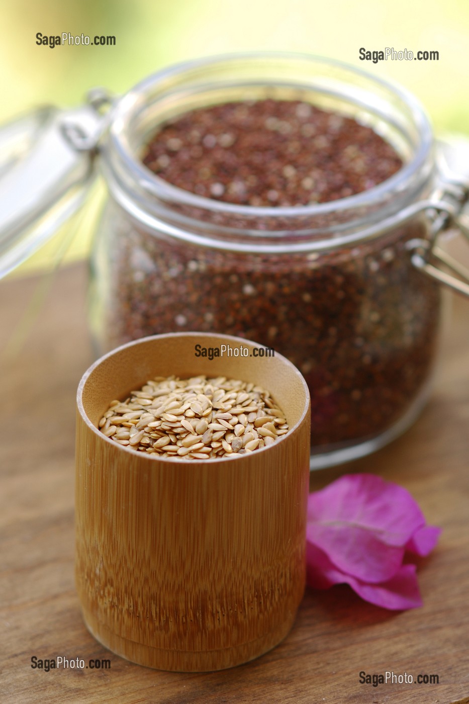 GRAINES DE LIN ET DE QUINOA BIO RICHES EN PROTEINES, FER, CALCIUM, VITAMINE B ET E ET SURTOUT EN ACIDES AMINES 