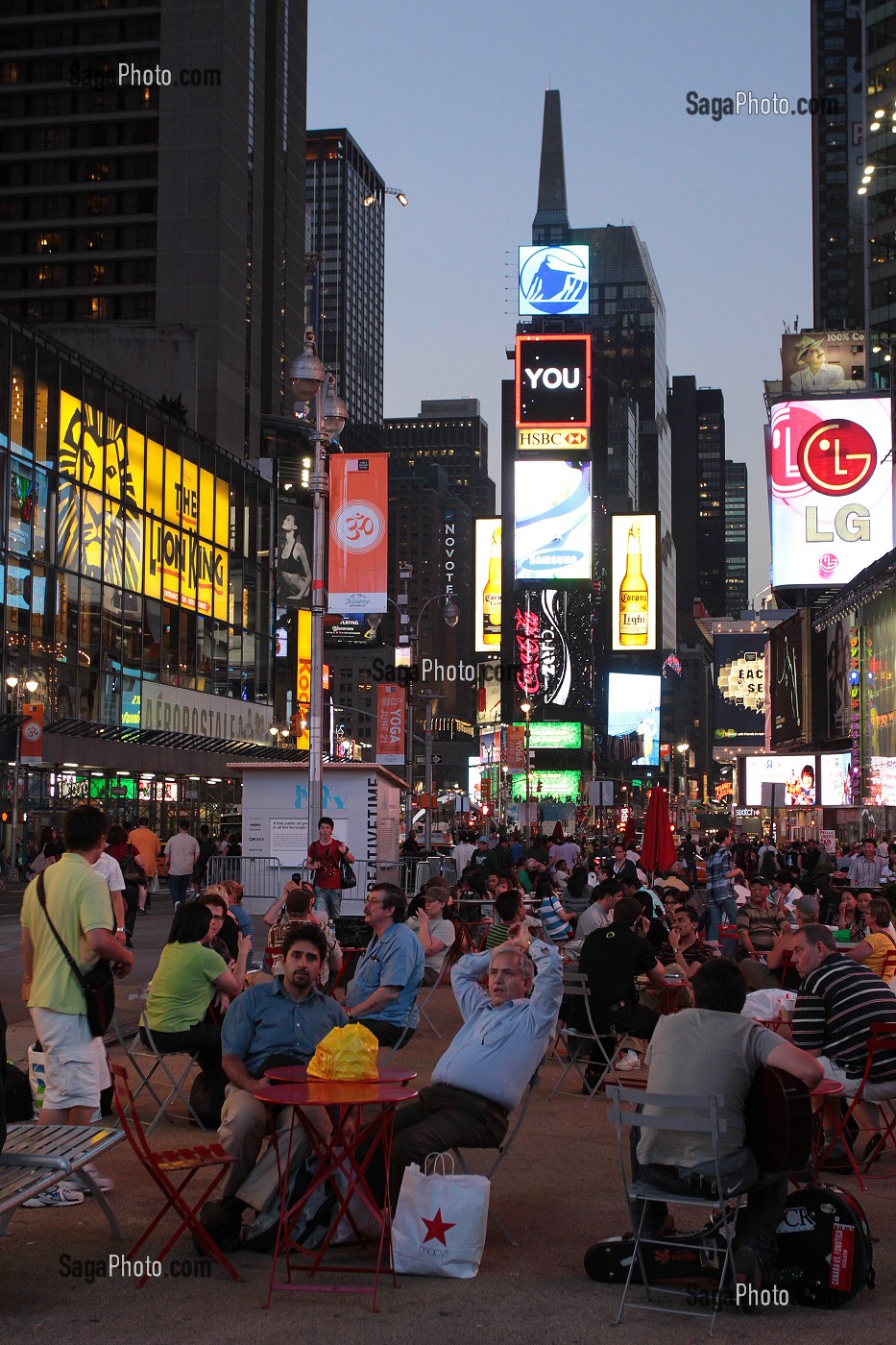 ZONE PIETONNE ET BUILDINGS DE TIMES SQUARE, LA NUIT, QUARTIER DE MIDTOWN, MANHATTAN, NEW YORK CITY, ETAT DE NEW YORK, ETATS-UNIS 