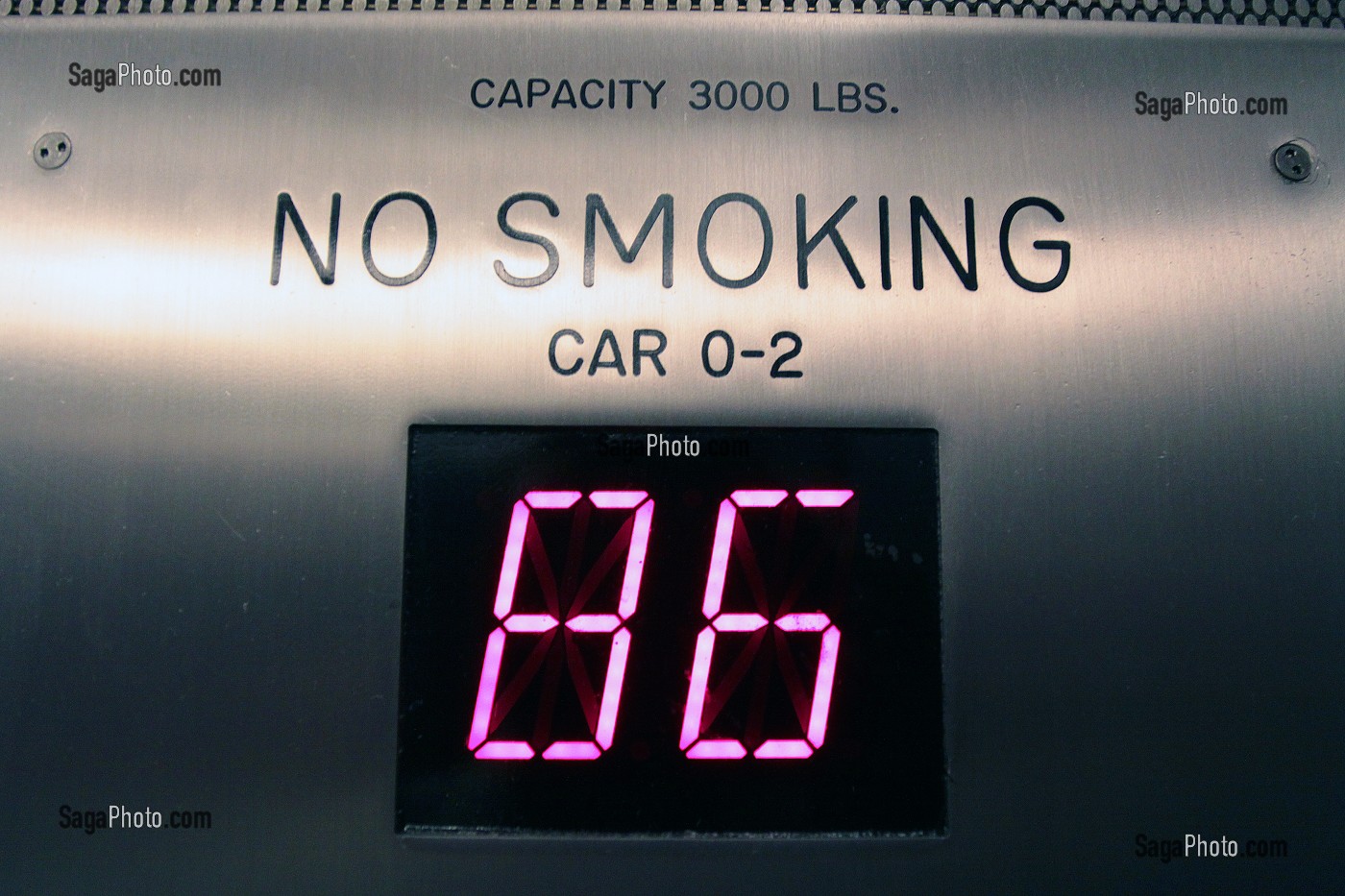 ASCENSEUR INDIQUANT LE 86EME ETAGE DE L'EMPIRE STATE BUILDING, MANHATTAN, NEW YORK CITY, ETAT DE NEW YORK, ETATS-UNIS 