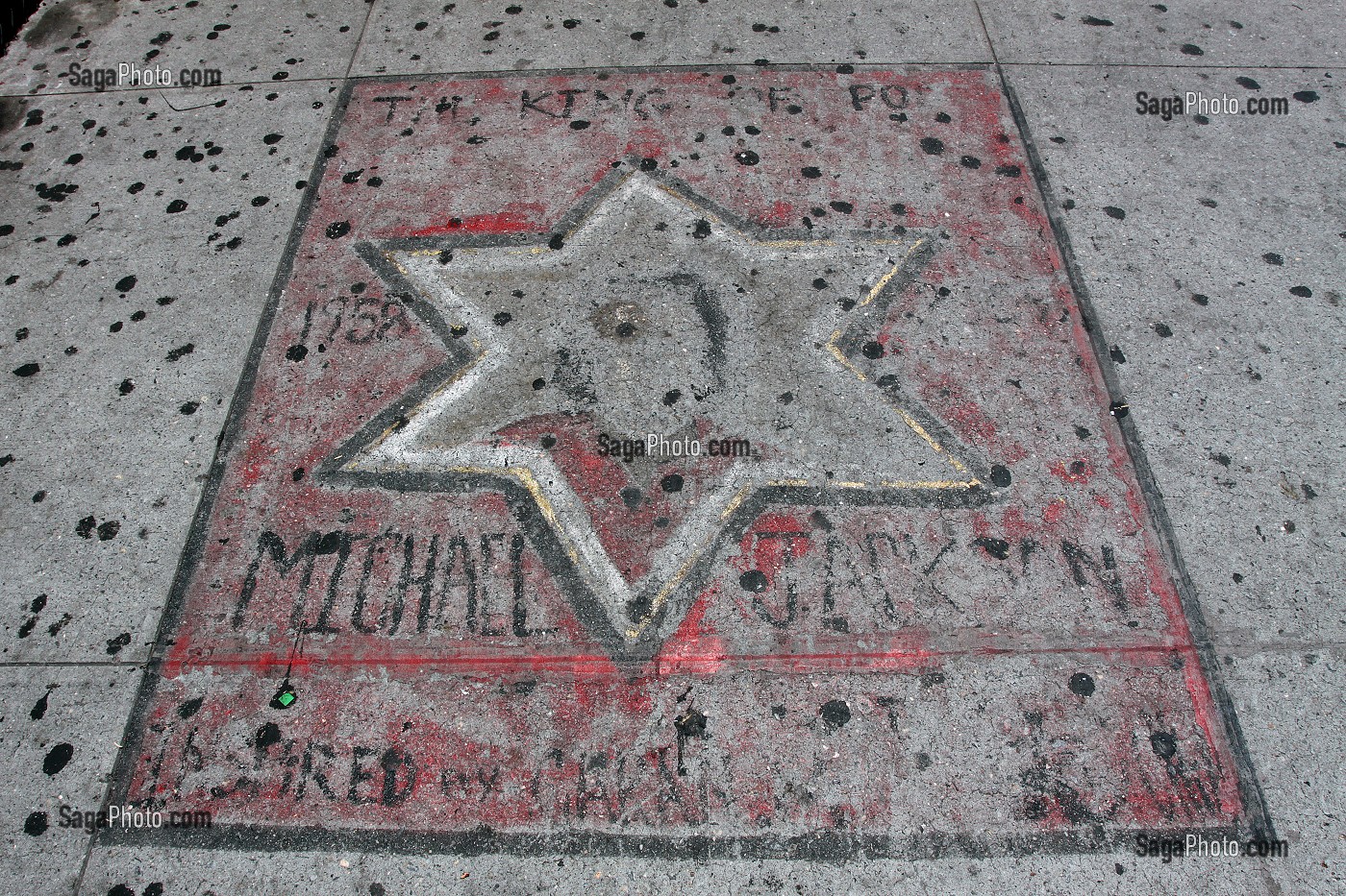 ETOILE DESSINEE SUR LE TROTTOIR DEVANT L’APOLLO THEATER, RENDANT HOMMAGE AU CHANTEUR MICHAEL JACKSON, HARLEM, MANHATTAN, NEW YORK CITY, ETAT DE NEW YORK, ETATS-UNIS 