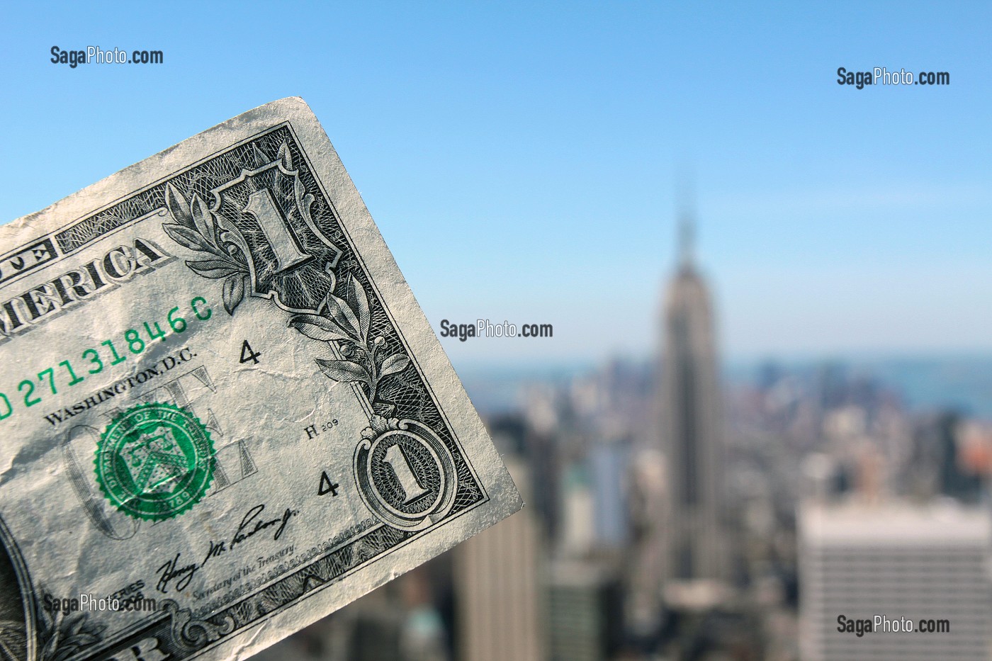 BILLET DE UN DOLLAR FLOTTANT SUR MANHATTAN, NEW YORK CITY, ETAT DE NEW YORK, ETATS-UNIS 