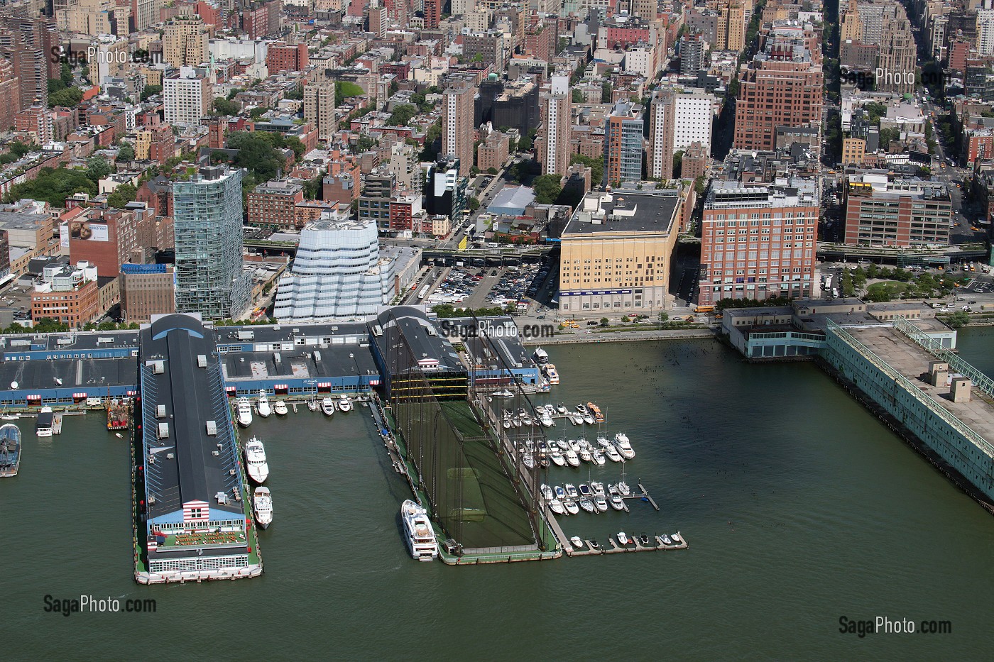 VUE AERIENNE DE L'HUDSON RIVER ET DU QUARTIER DE MEATPACKING DEPUIS UN HELICOPTERE, NEW YORK CITY, ETAT DE NEW YORK, ETATS-UNIS 
