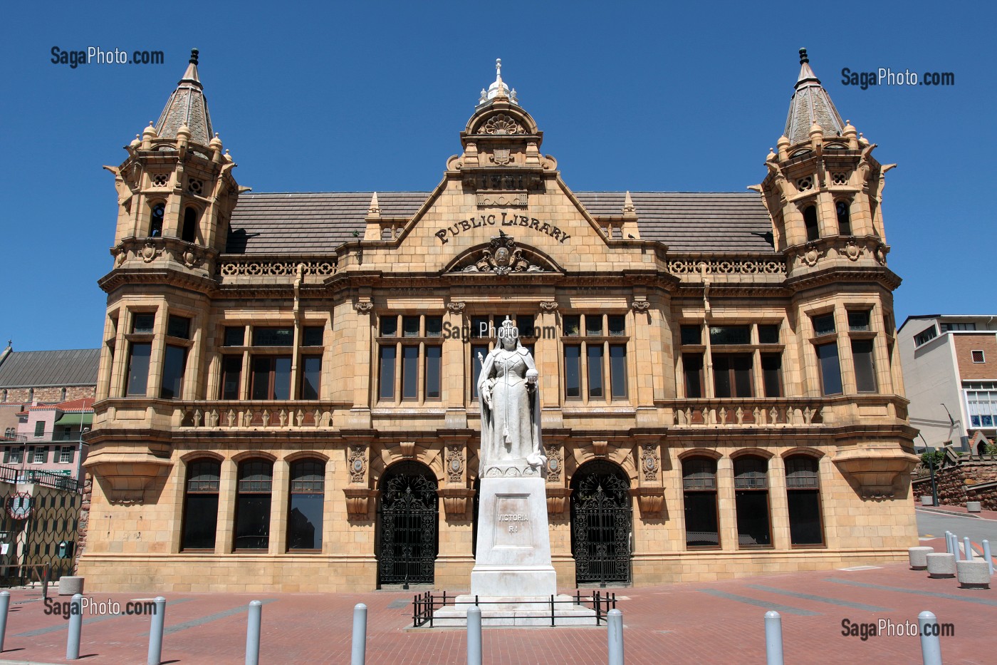 STATUE DE LA REINE VICTORIA DEVANT LA BIBLIOTHEQUE MUNICIPALE (1900), PORT ELIZABETH, PROVINCE DU CAP ORIENTAL, AFRIQUE DU SUD 