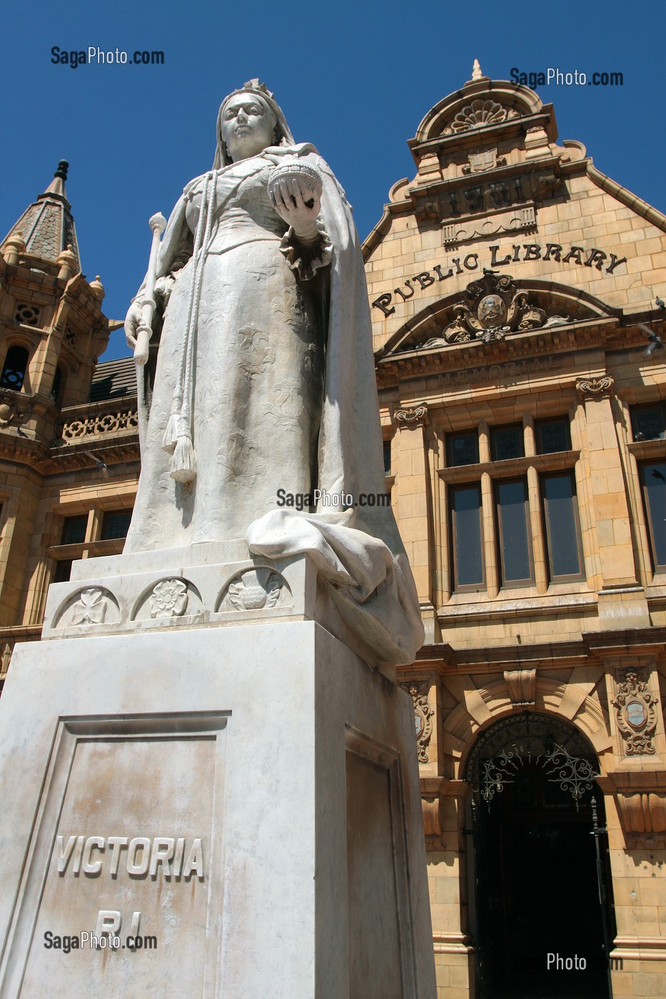 STATUE DE LA REINE VICTORIA DEVANT LA BIBLIOTHEQUE MUNICIPALE (1900), PORT ELIZABETH, PROVINCE DU CAP ORIENTAL, AFRIQUE DU SUD 