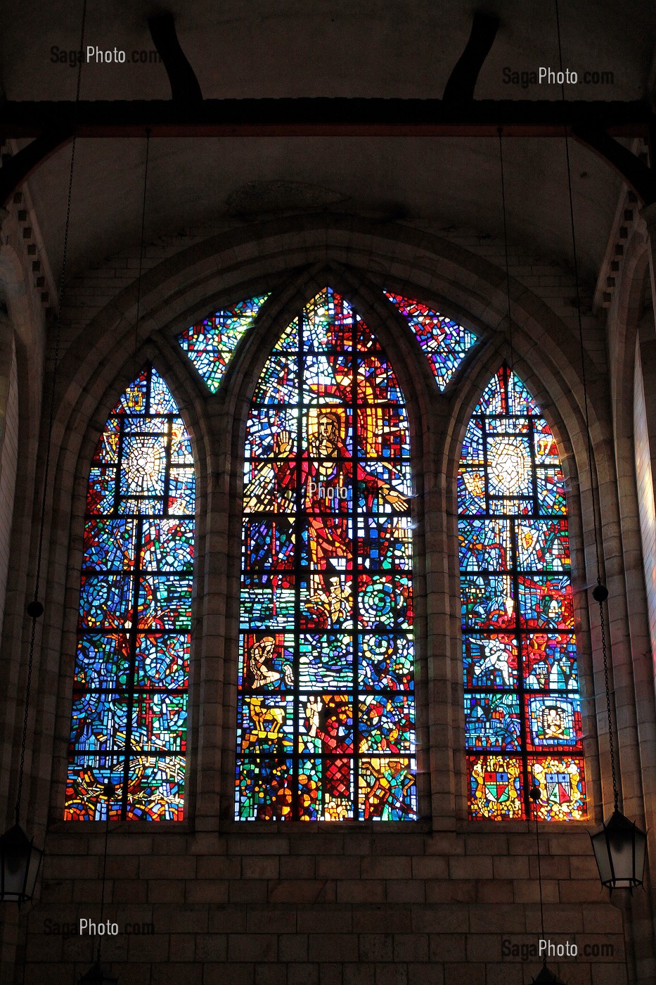 VITRAIL REALISE PAR LE FRANCAIS GABRIEL LOIRE (20EME SIECLE), CATHEDRALE SAINT-GEORGES QUI FUT UN FOYER DE RESISTANCE CONTRE L'APARTHEID, QUARTIER DE CITY BOWL, LE CAP, PROVINCE DU CAP OCCIDENTAL, AFRIQUE DU SUD 