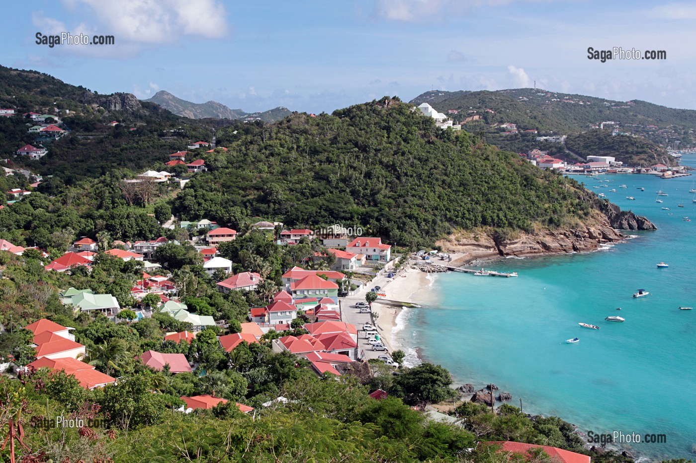 VUE GENERALE DE COROSSOL, VILLAGE DE PECHEURS TRES TYPIQUE, ILE DE SAINT-BARTHELEMY, PETITES ANTILLES FRANCAISES, CARAIBES 
