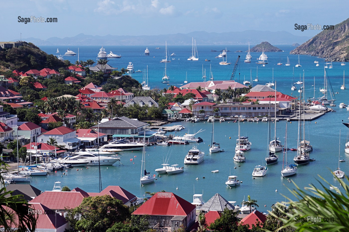 LE PORT DE PLAISANCE ET L'HOTEL DE LA COLLECTIVITE, SIEGE DE LA COLLECTIVITE TERRITORIALE DE SAINT-BARTHELEMY, VUE GENERALE DE GUSTAVIA, ILE DE SAINT-BARTHELEMY, PETITES ANTILLES FRANCAISES, CARAIBES 