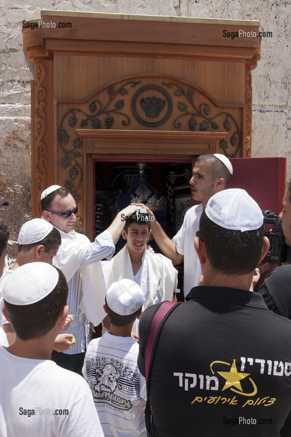 CELEBRATION D'UNE BAR-MITSVA, CEREMONIE JUIVE,  DEVANT LE MUR DES LAMENTATIONS (OU MUR OCCIDENTAL), VIEILLE VILLE DE JERUSALEM, ISRAEL 