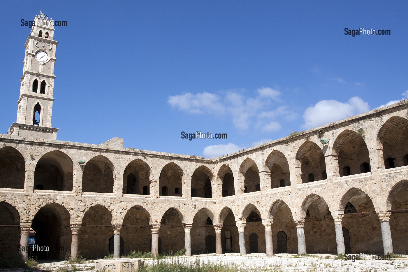 KHAN EL OUMDAN OU (AL OMDAN) ET SA TOUR DE L'HORLOGE, CARAVANSERAIL DU 18EME SIECLE SITUE A L'ENTREE DU PORT DE SAINT-JEAN D'ACRE, ACRE, AKKO, ISRAEL 