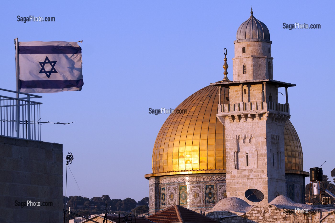 SOLEIL COUCHANT SUR LE MINARET D'UNE MOSQUEE ET LE DOME DU ROCHER, ESPLANADE DES MOSQUEES (HARAM AL-SHARIF), MONT DU TEMPLE, VIEILLE VILLE DE JERUSALEM, ISRAEL 