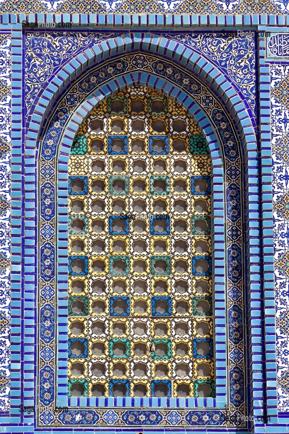DETAIL D'UNE FENETRE A CLAUSTRAS DU DOME DU ROCHER, SANCTUAIRE EDIFIE SUR L'ESPLANADE DES MOSQUEES (HARAM AL-SHARIF), MONT DU TEMPLE, VIEILLE VILLE DE JERUSALEM, ISRAEL 