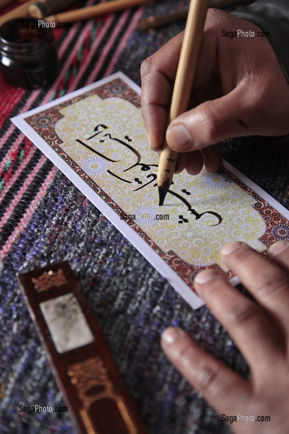 ECRITURE ARABE PAR LA MAIN DU CALLIGRAPHE, TERRES D'AMANAR, TAHANAOUTE, AL HAOUZ, MAROC 